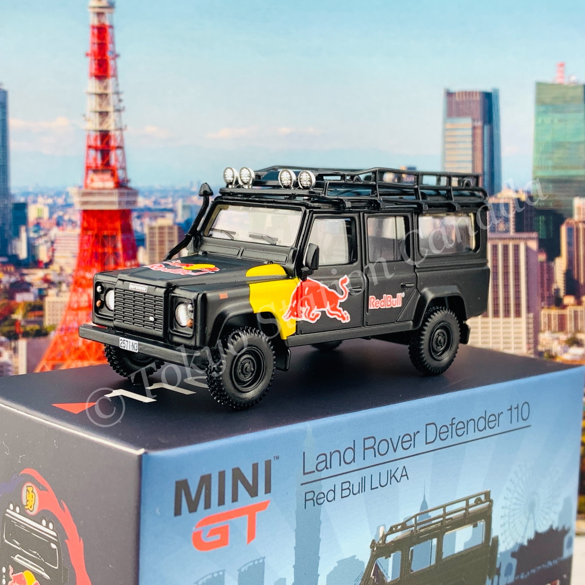 MINI GT 1/64 Land Rover Defender 110 Red Bull LUKA LHD MGT000110-L