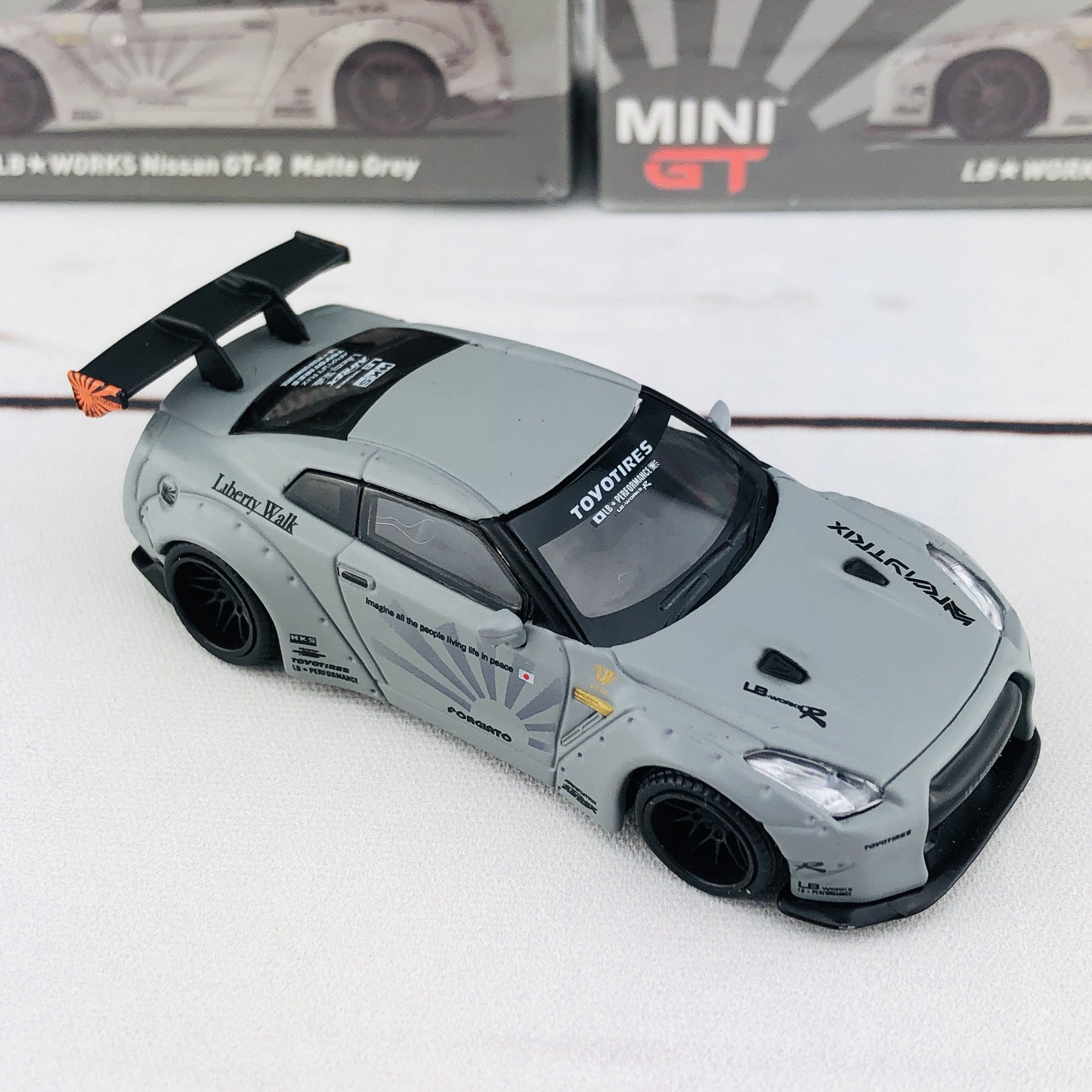 MINI GT 1/64 LIBERTYWALK LB☆WORKS Nissan GTR (R35) Matte Grey