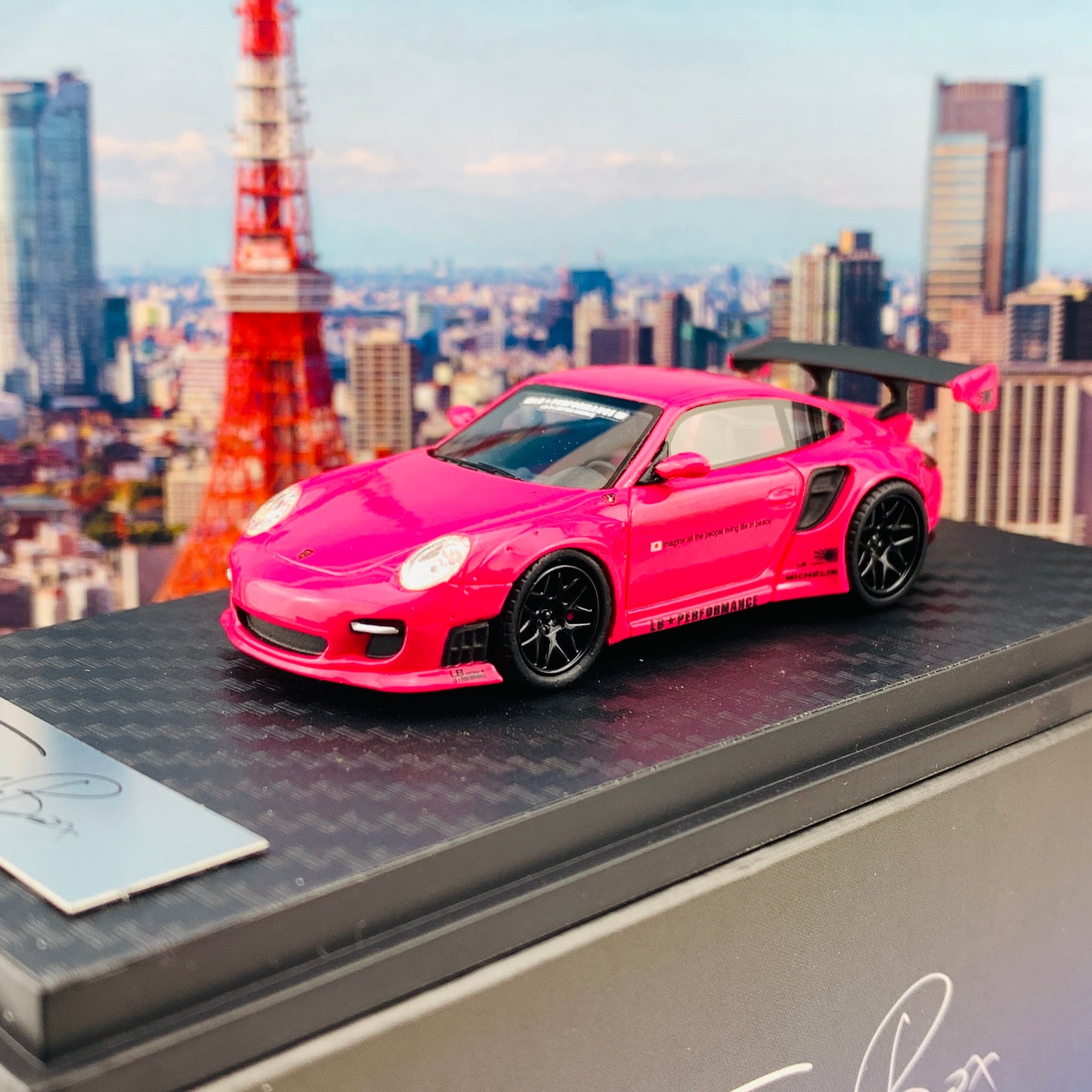 Scale Box 1/64 LB Porsche 997 Pink SB640002G