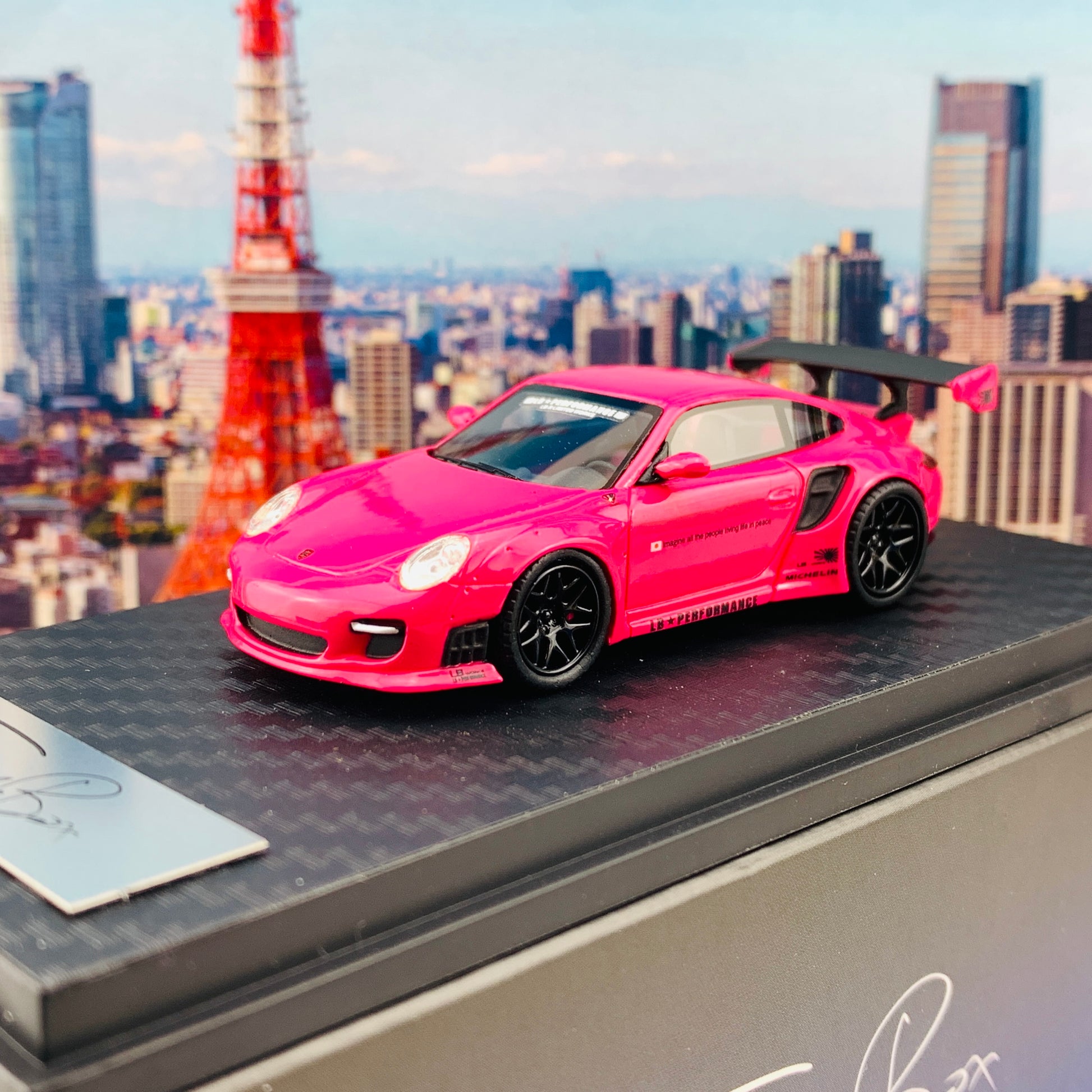 Scale Box 1/64 LB Porsche 997 Pink SB640002G