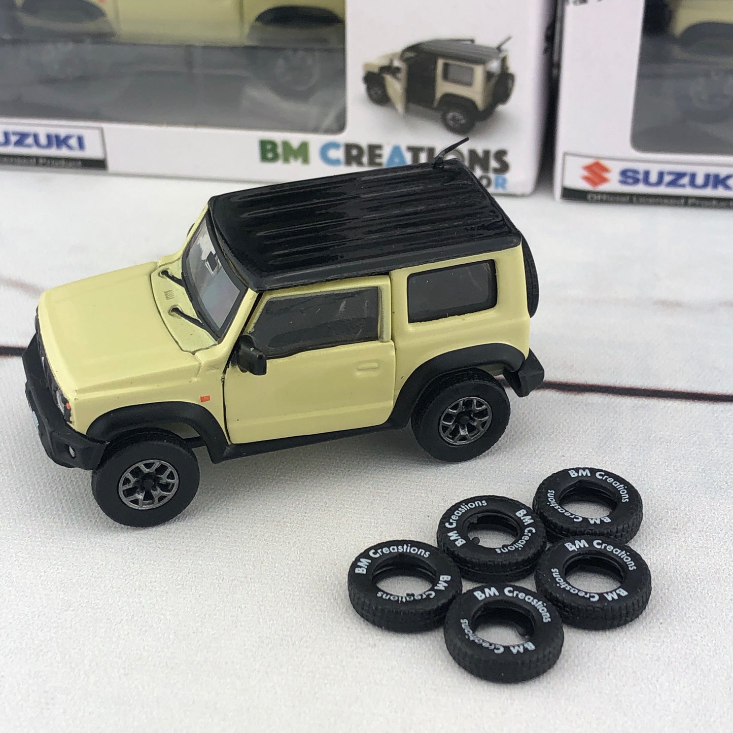 BM Creations 1/64 Suzuki Jimny Sierra (JB74) RHD - Chiffon Ivory Metallic/Bluish Black Pearl 3 Top 64B0001
