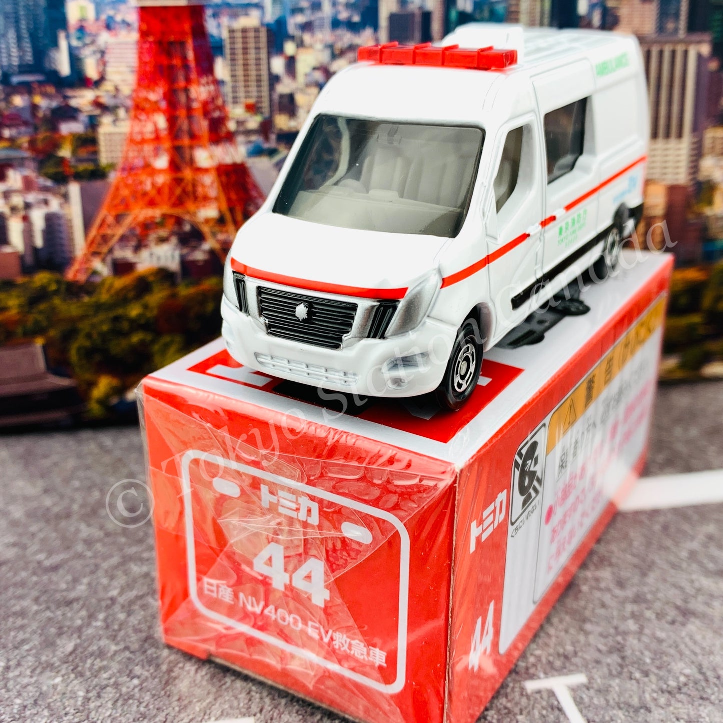 TOMICA 44 Nissan NV400 EV Ambulance