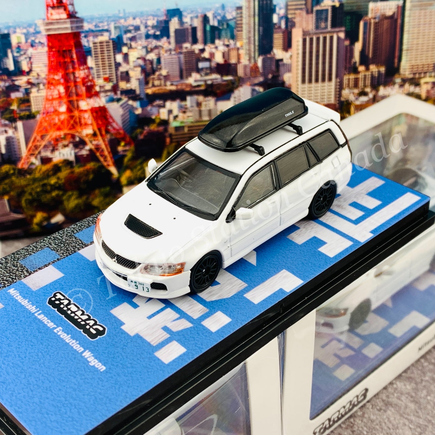 Tarmac Works 1/64 ROAD64 Mitsubishi Lancer Evolution Wagon With detached rooftop cargo carrier White T64R-042-WH