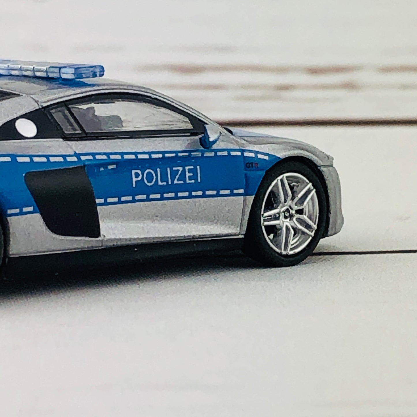 Tarmac Works GLOBAL64 1/64 Audi R8 V10 Plus - German Polizei