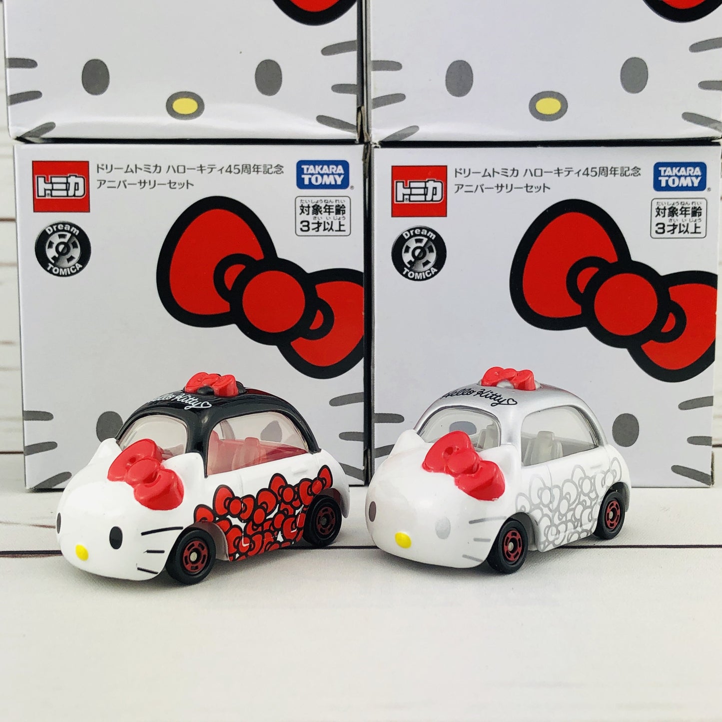 Dream Tomica x Hello Kitty 45th Anniversary Edtion