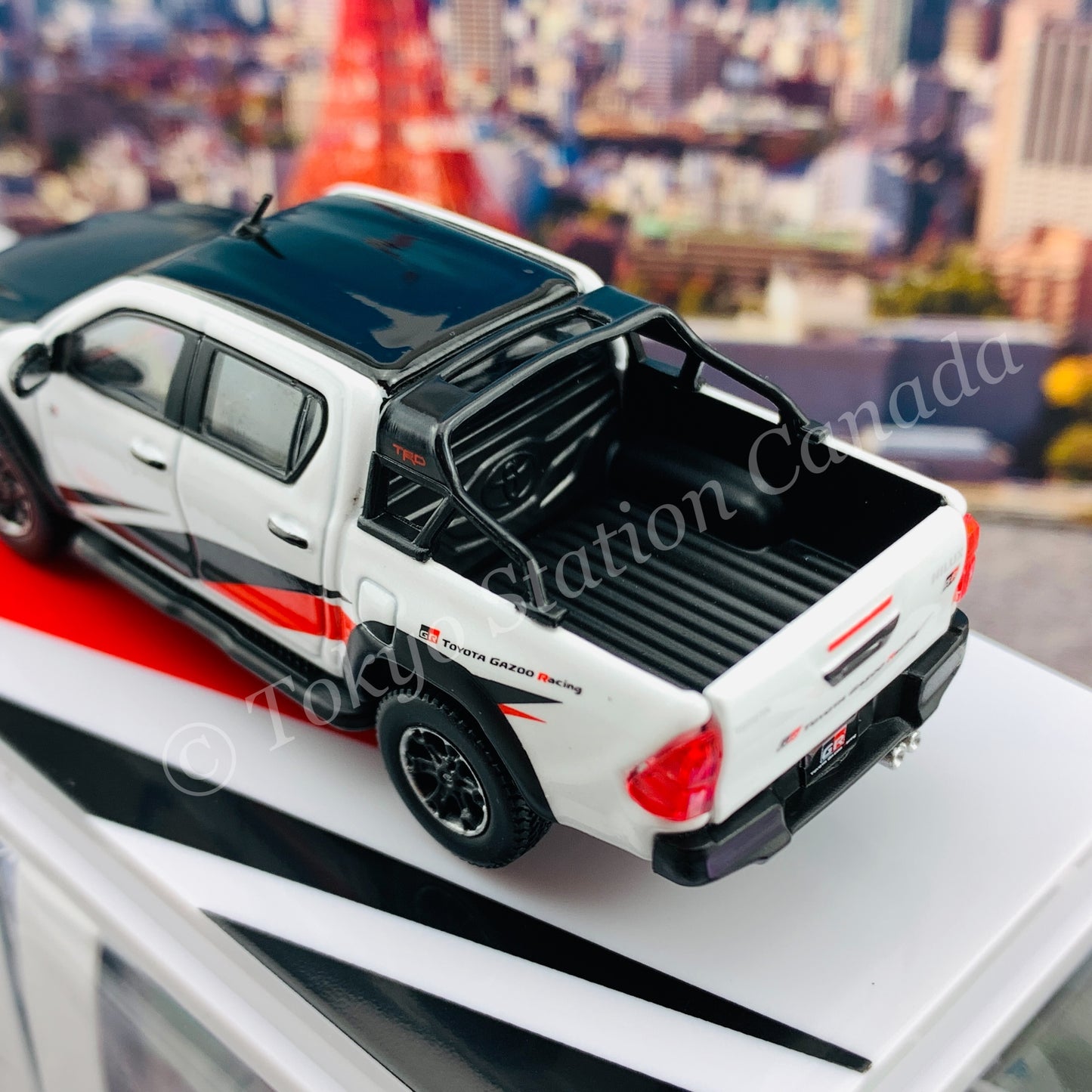 Tarmac Works 1/64 HOBBY64 Toyota Hilux  White T64-041-WH