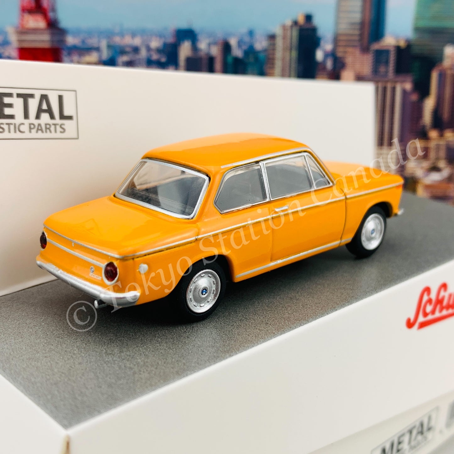 Schuco 1/64 BMW 2002 Orange 452022700