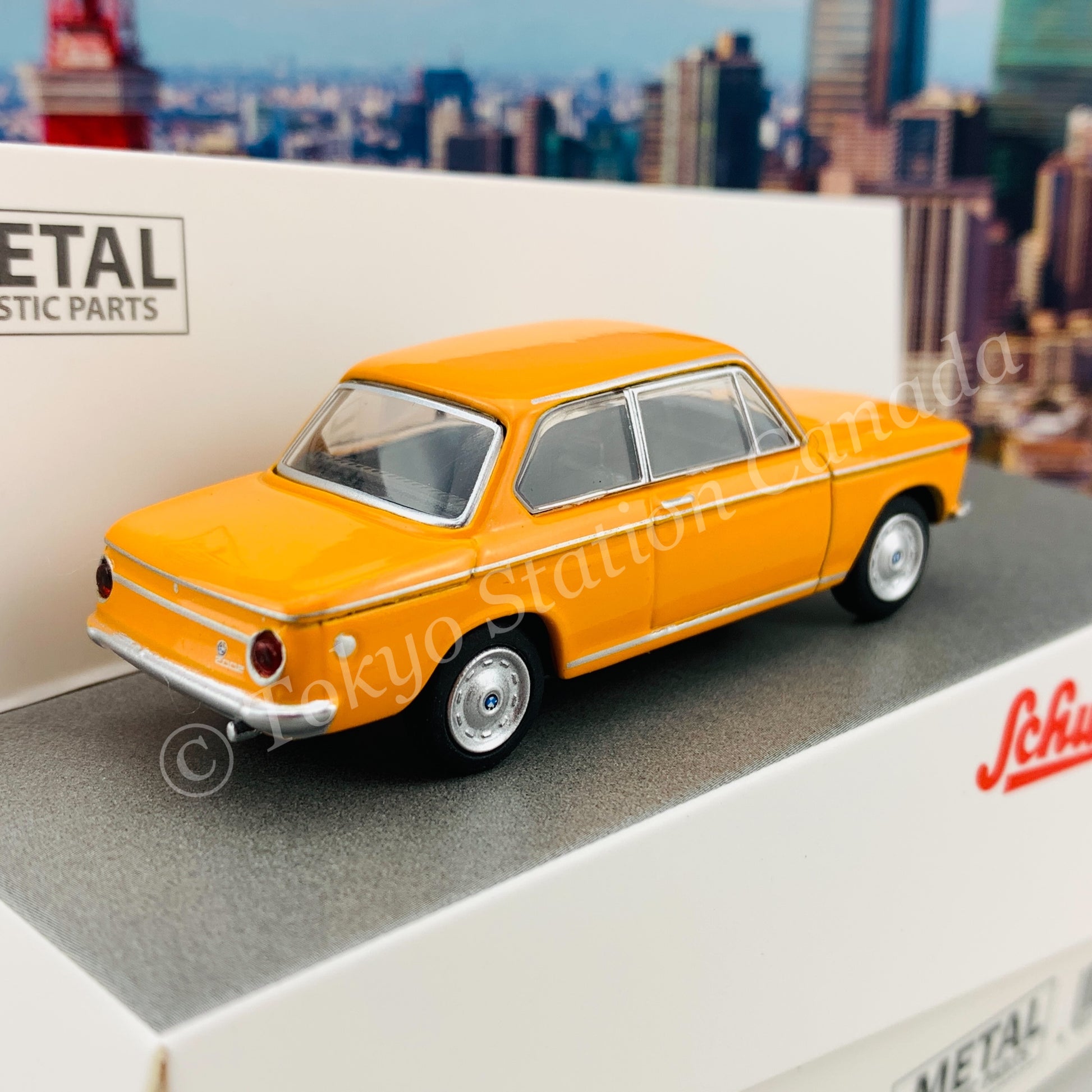 Schuco 1/64 BMW 2002 Orange 452022700
