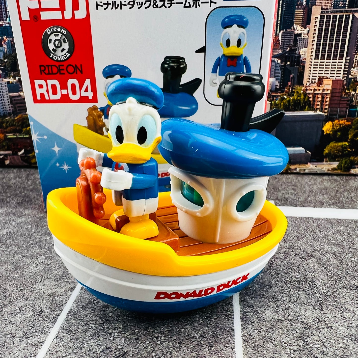 Dream TOMICA Ride on Disney RD-04 Donald Duck & Steam Boat