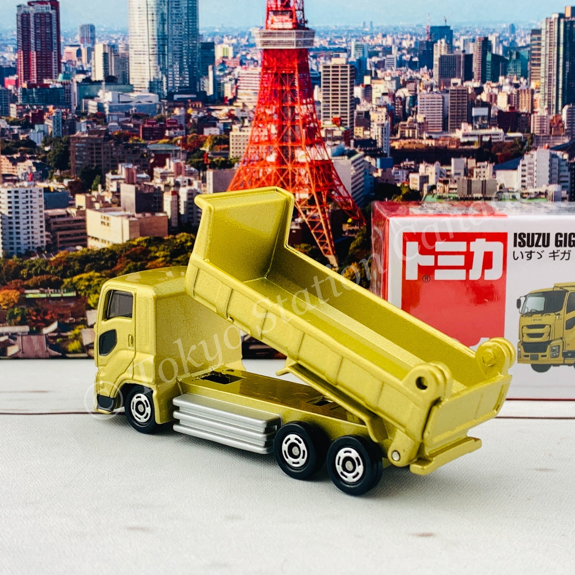 TOMICA 101 ISUZU Giga Dump Truck