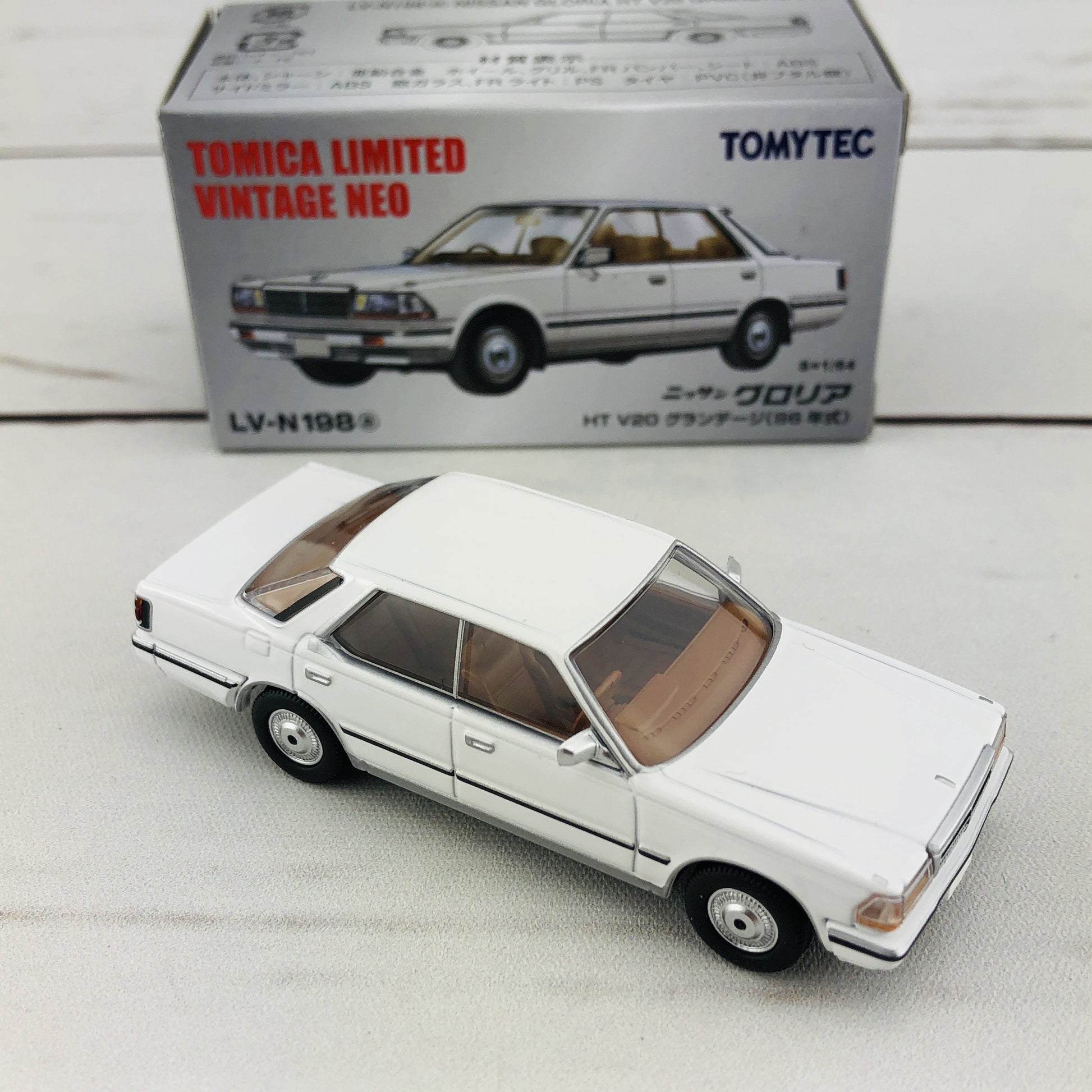 Tomica Limited Vintage 1/64 Nissan Gloria HT V20 Grandage White (1986) LV-N198a