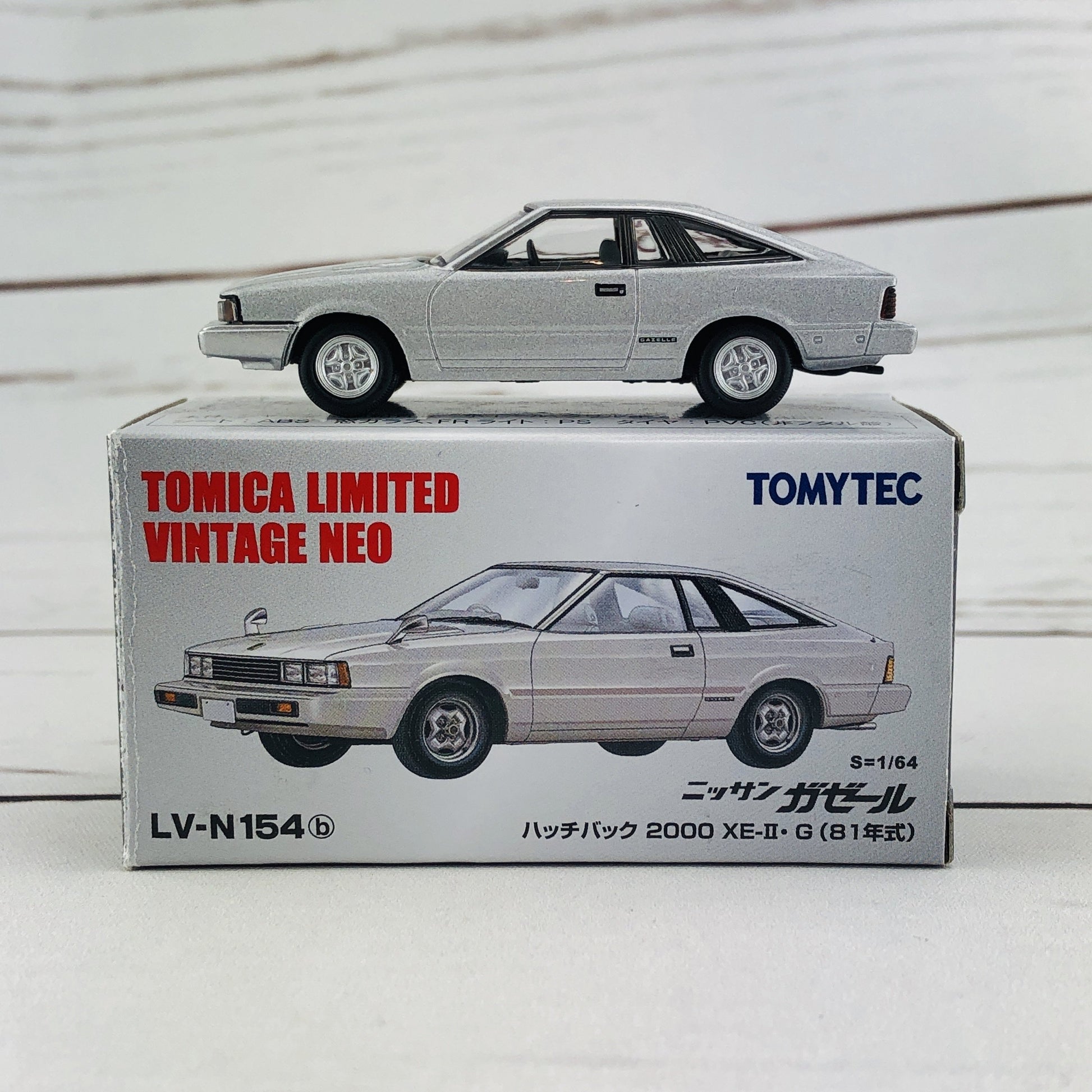 Tomica Limited Vintage 1/64 Nissan Gazelle Hatchback (1981) LV-N154b
