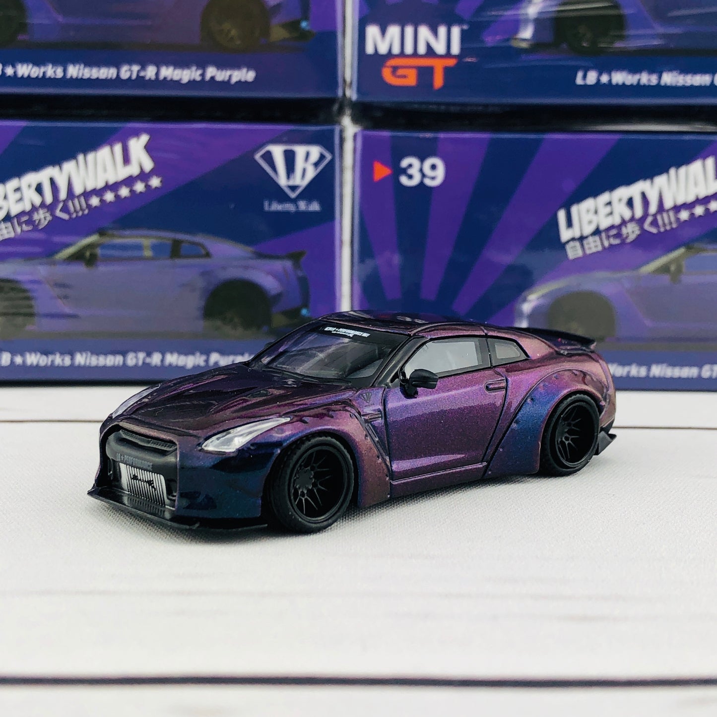 MINI GT 1/64 LIBERTYWALK LB★WORKS Nissan GTR (R35) Type 1, Rear Wing ver 2 Magic Purple Japan Exclusive MGT00039-R