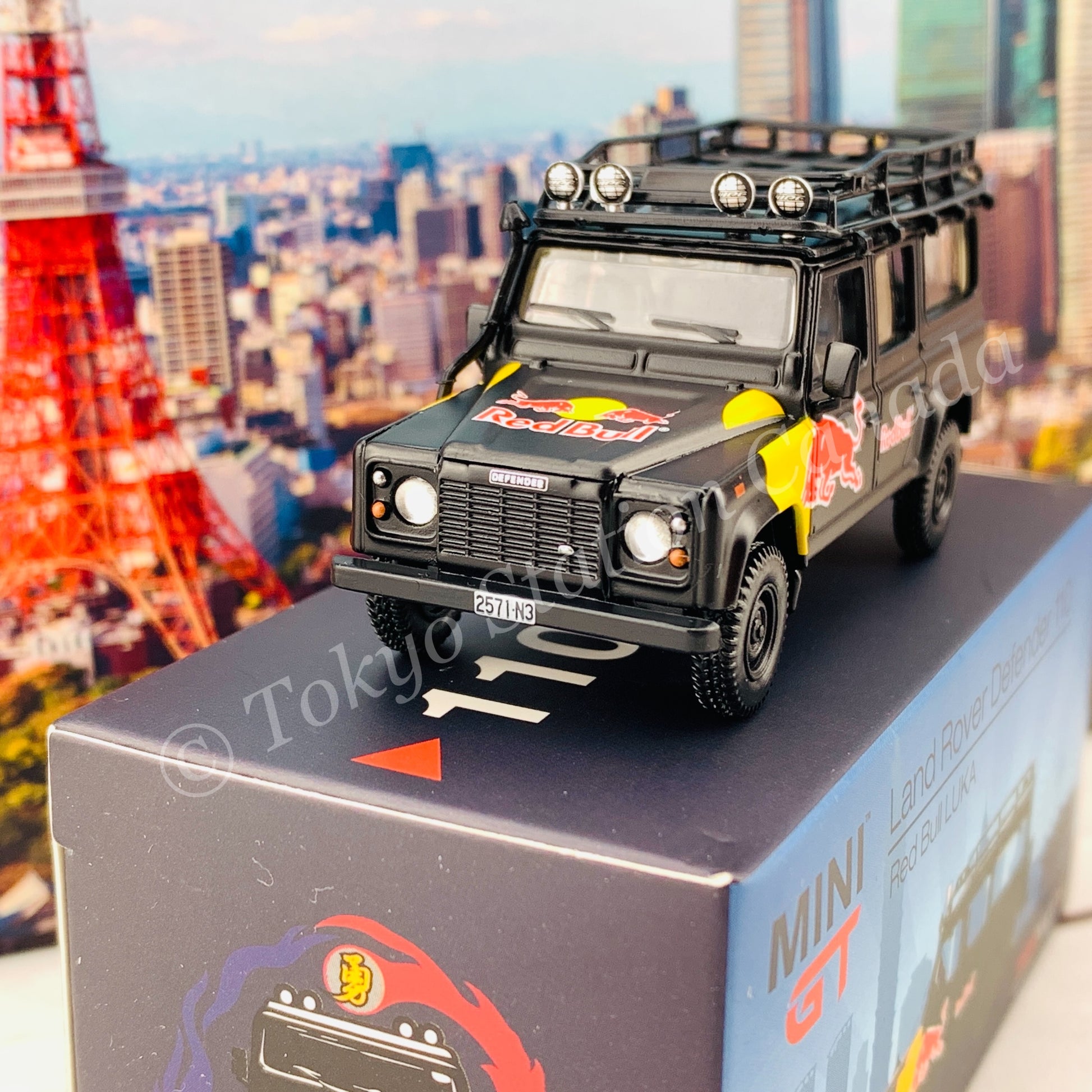 MINI GT 1/64 Land Rover Defender 110 Red Bull LUKA LHD MGT000110-L