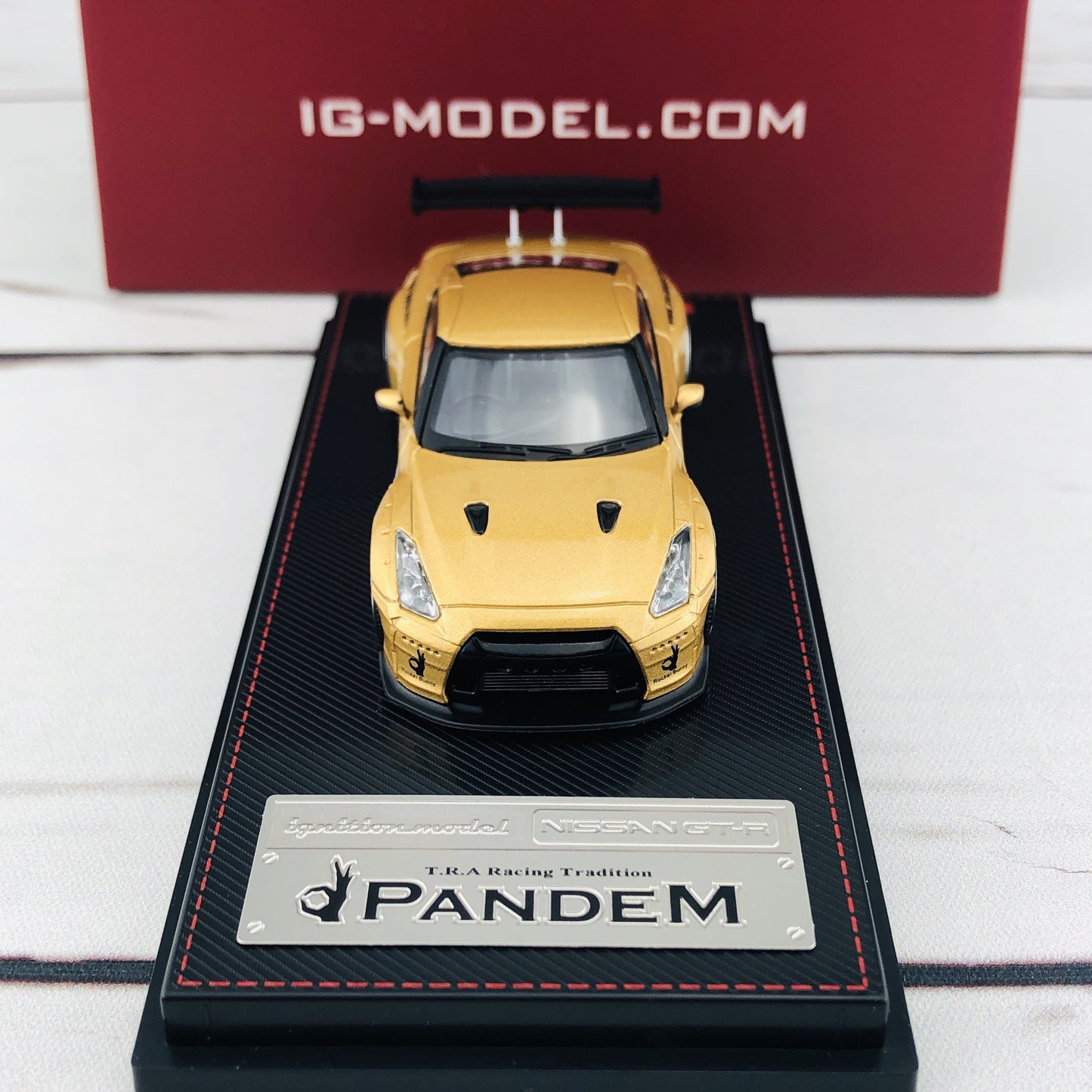 Ignition Model 1/64 Pandem R35 GTR Gold 1744