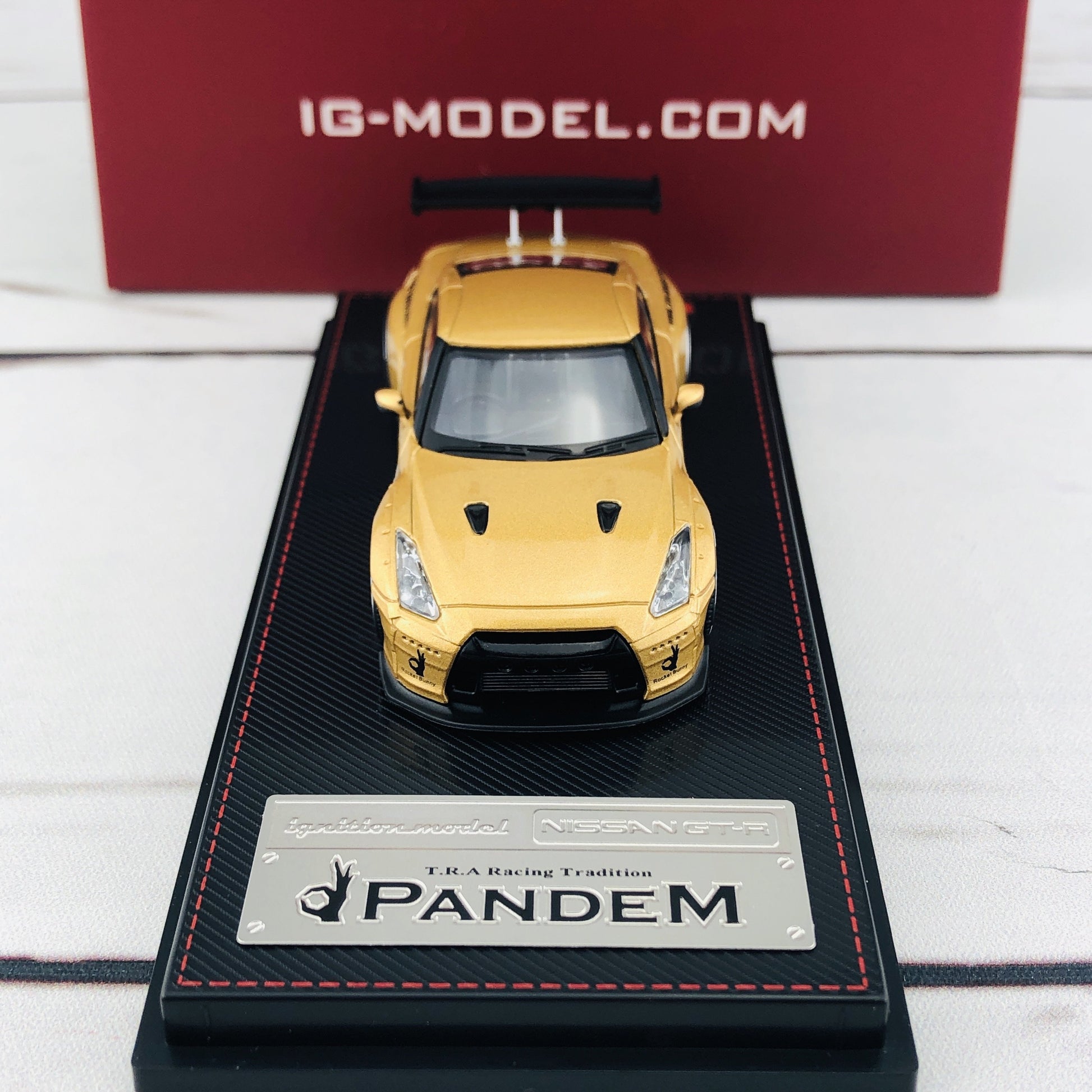 Ignition Model 1/64 Pandem R35 GTR Gold 1744