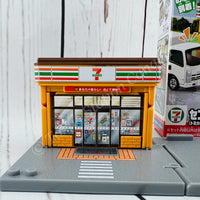 TOMICA WORLD Tomica Town 7-11 (with Tomica)