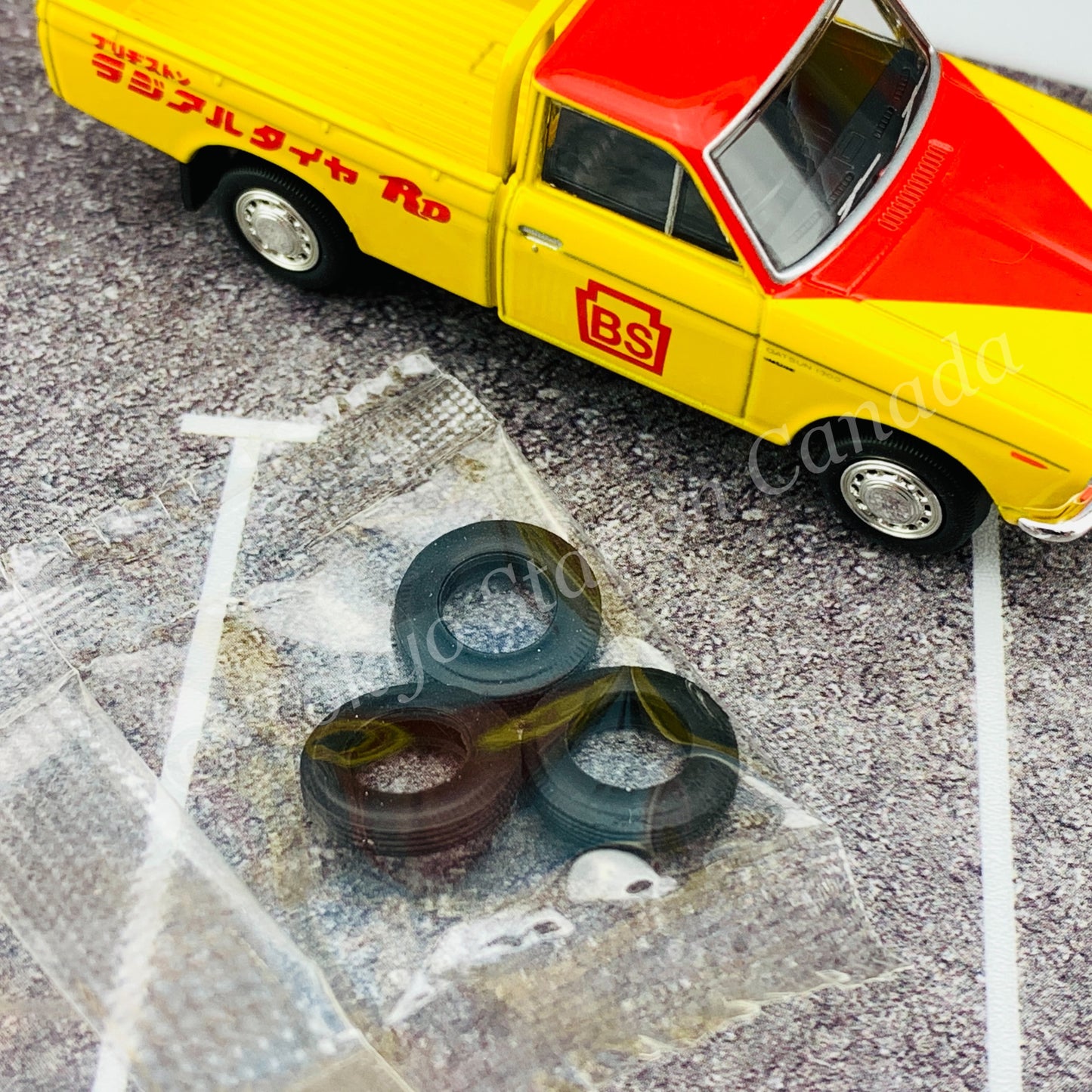 Tomytec Tomica Limited Vintage 1/64 Datsun Truck 1300 DX (Bridgestone) LV-195a