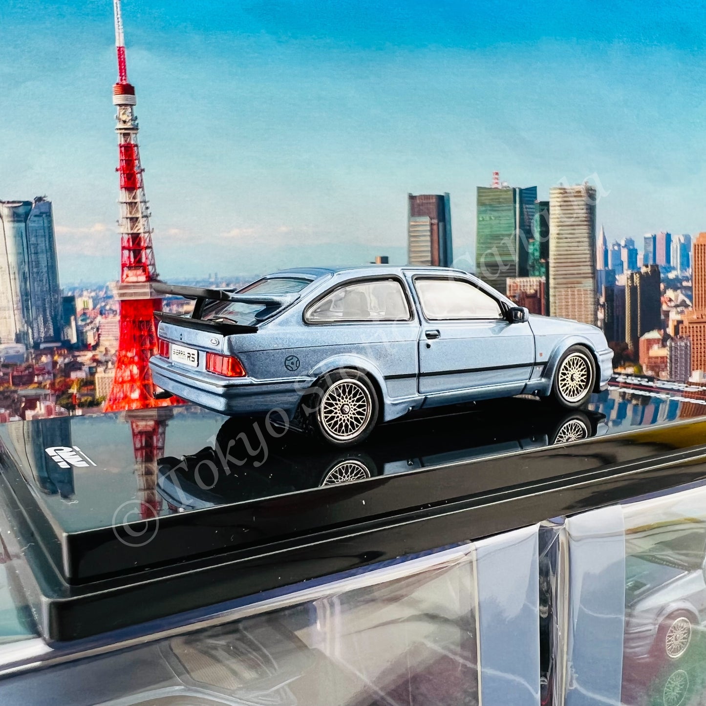 INNO64 1/64 FORD SIERRA RS500 COSWORTH 1986 Moonstone Blue W/Extra Wheels IN64-RS500-MOBL