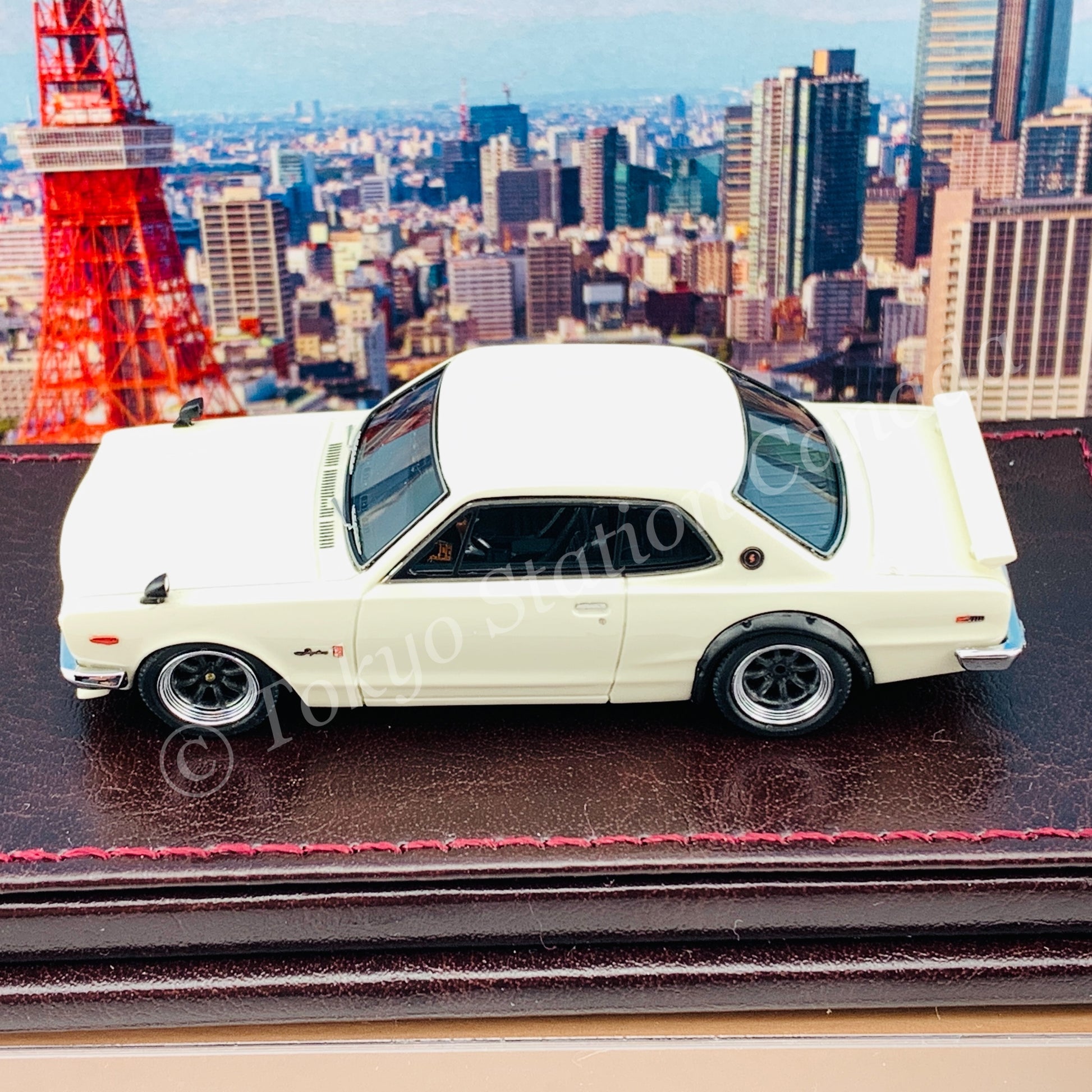 Ignition Model 1/64 HIGH-END RESIN MODEL Nissan Skyline 2000 GT-R (KPGC10) White IG2303