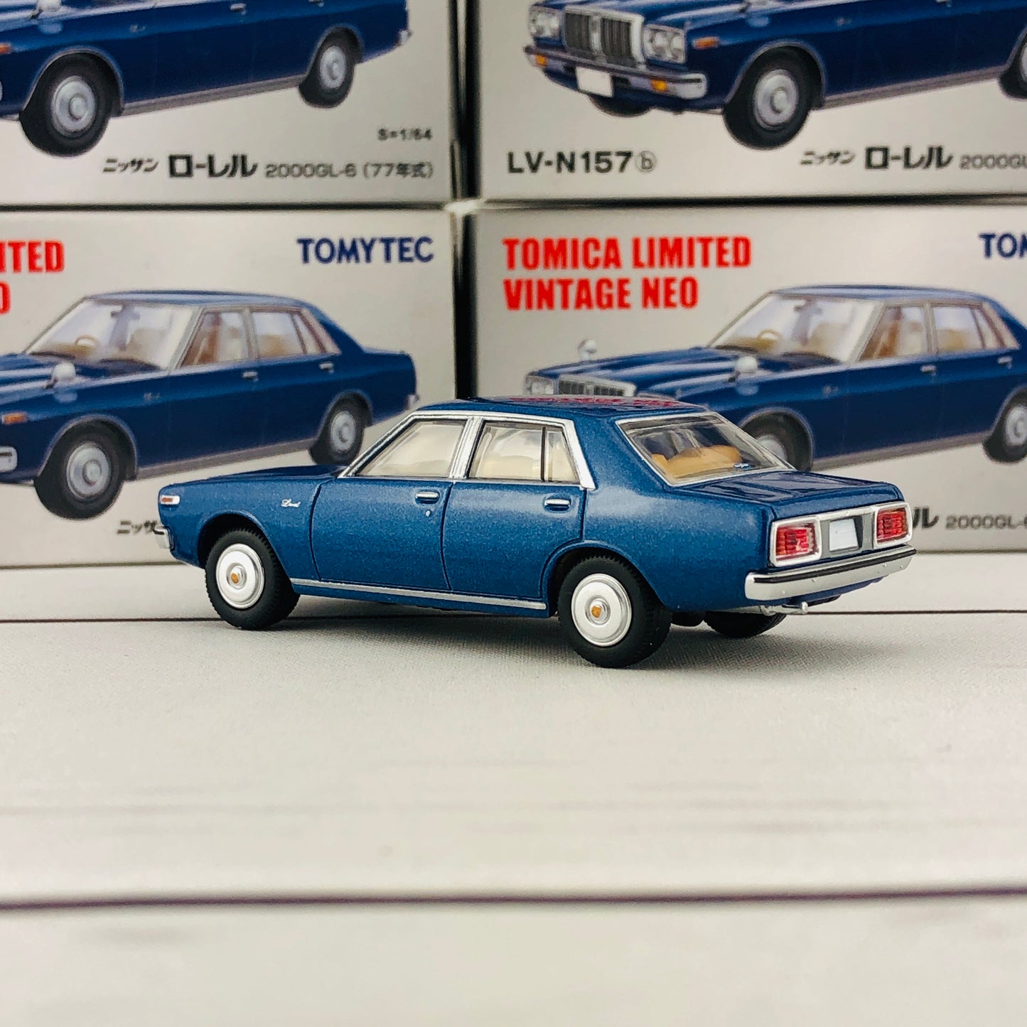 Tomica Limited Vintage 1/64 Nissan Laurel 2000GL-6 LV-N157b (1977)