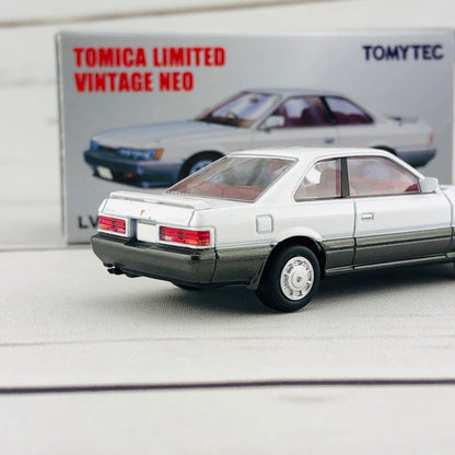 Tomica Limited Vintage 1/64 Nissan Leopard 2.0XS-II White/Silver (1987) LV-N118c