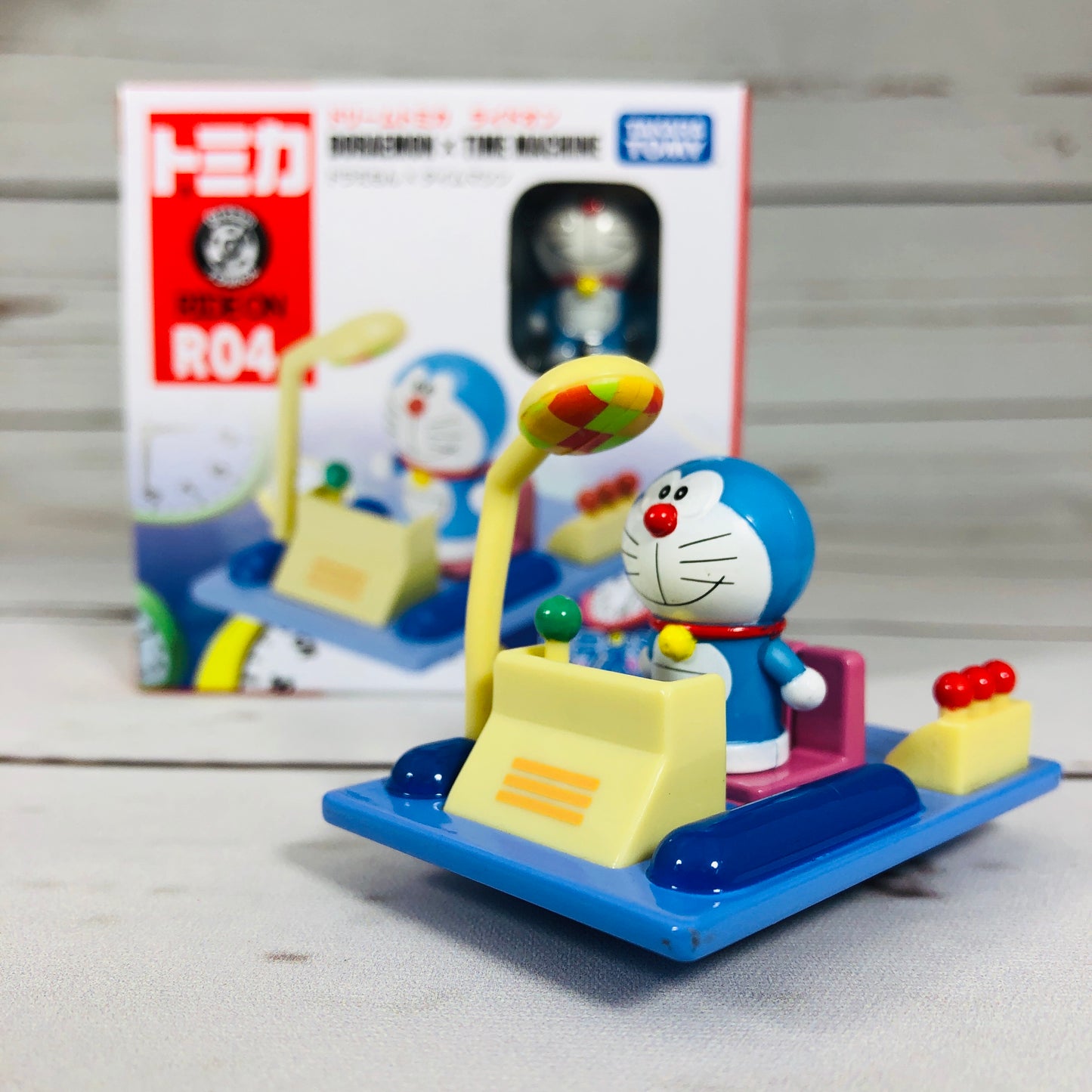 Dream Tomica Ride On R04 Doraemon X time Machine