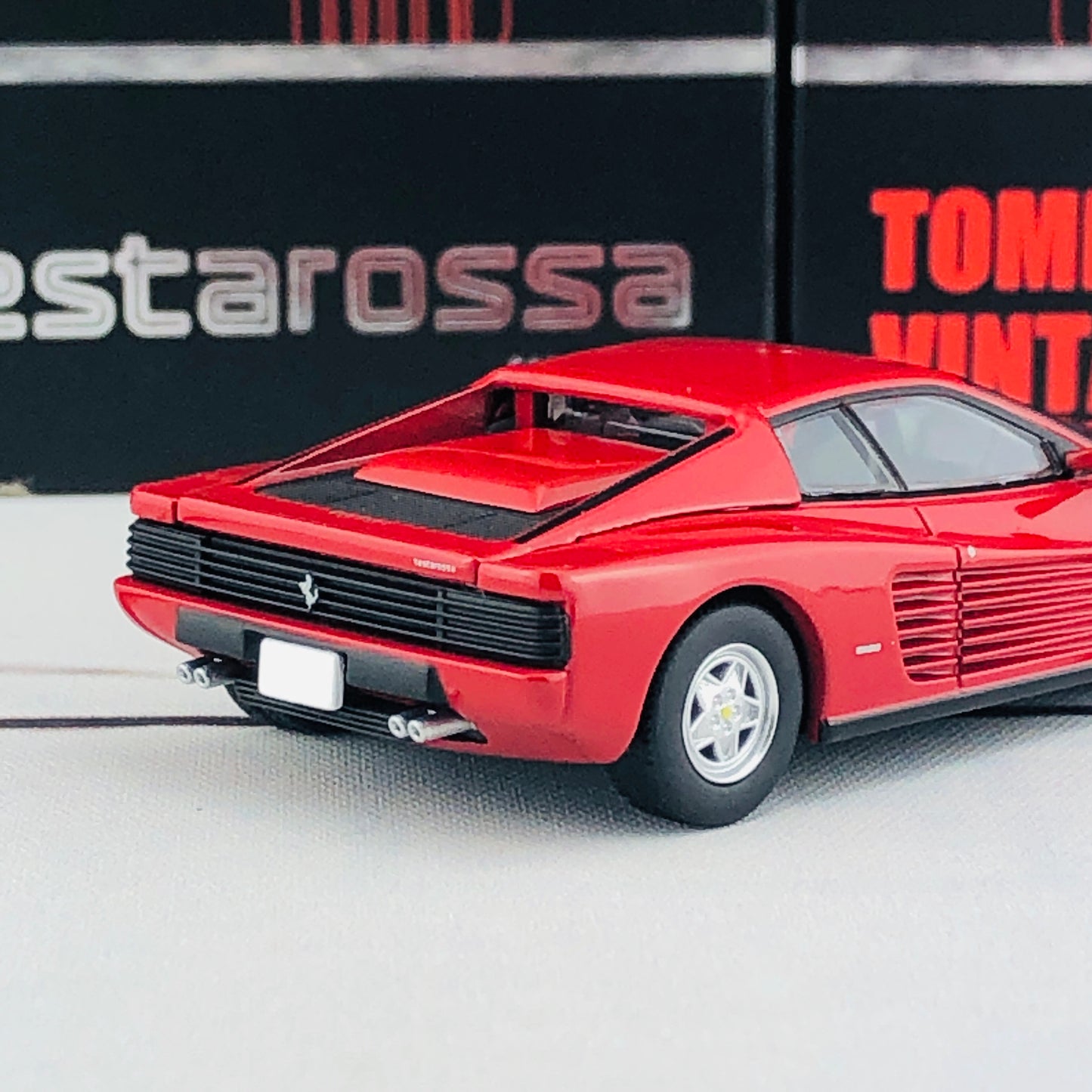 Tomytec Tomica Limited Vintage Neo 1/64 Ferrari Testarossa (RED) 45437363011370
