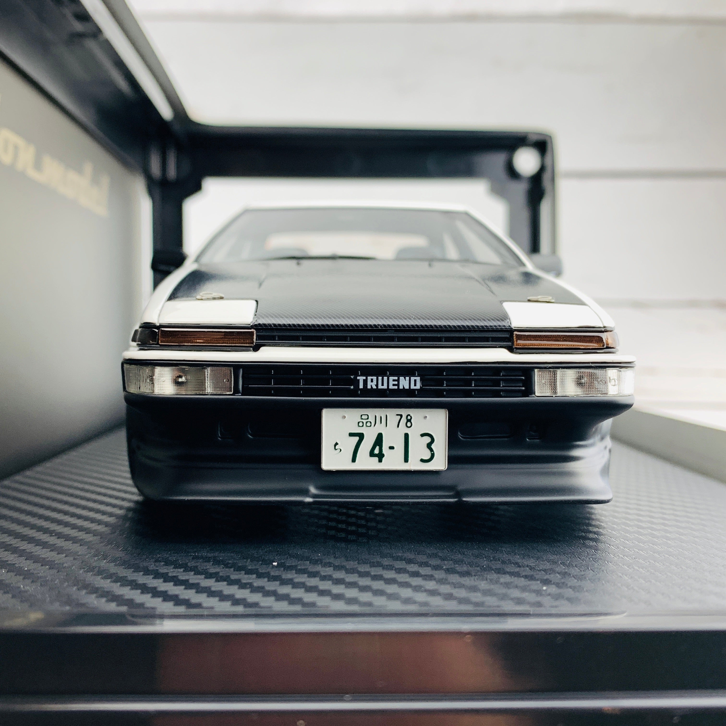 Ignition Model 1/18 Toyota Sprinter Trueno AE86 3 Door TK-Street