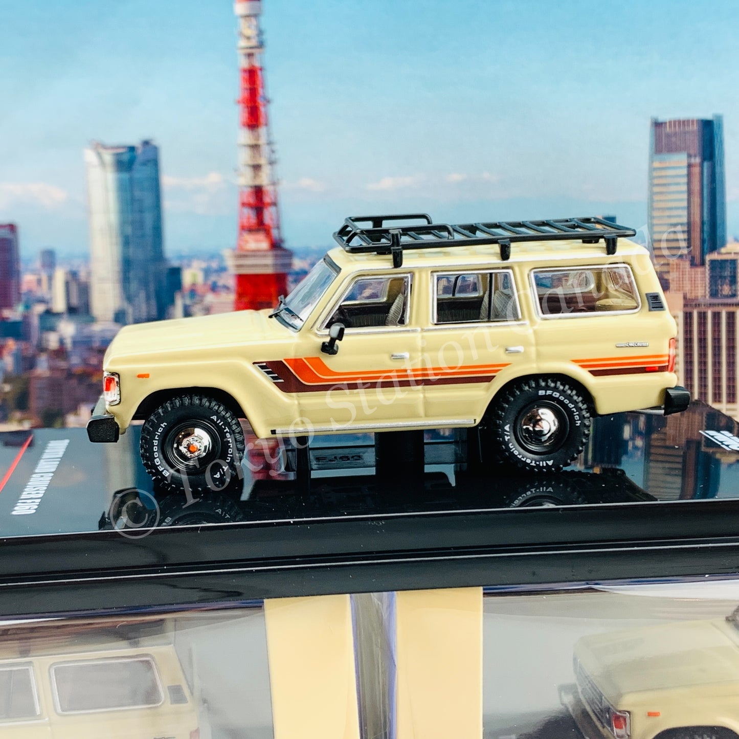 INNO64 1/64 TOYOTA LAND CRUISER FJ60 Desert Beige IN64-FJ60-BEI