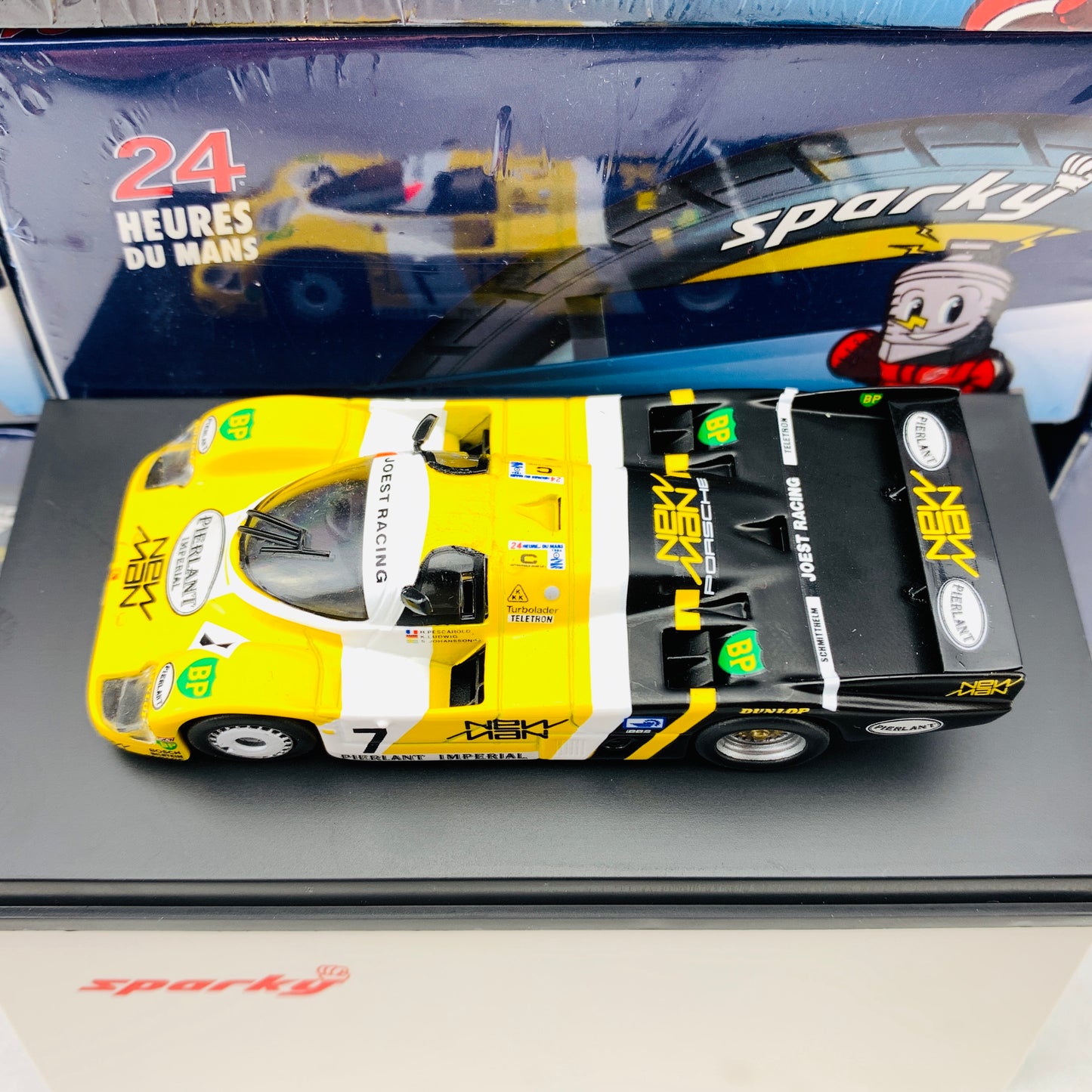 Sparky 1/64 PORSCHE 956B NO.7 NEW-MAN JOEST RACING WINNER 24H LE MANS 1984 H. PESCAROLO - K. LUDWIG Y115