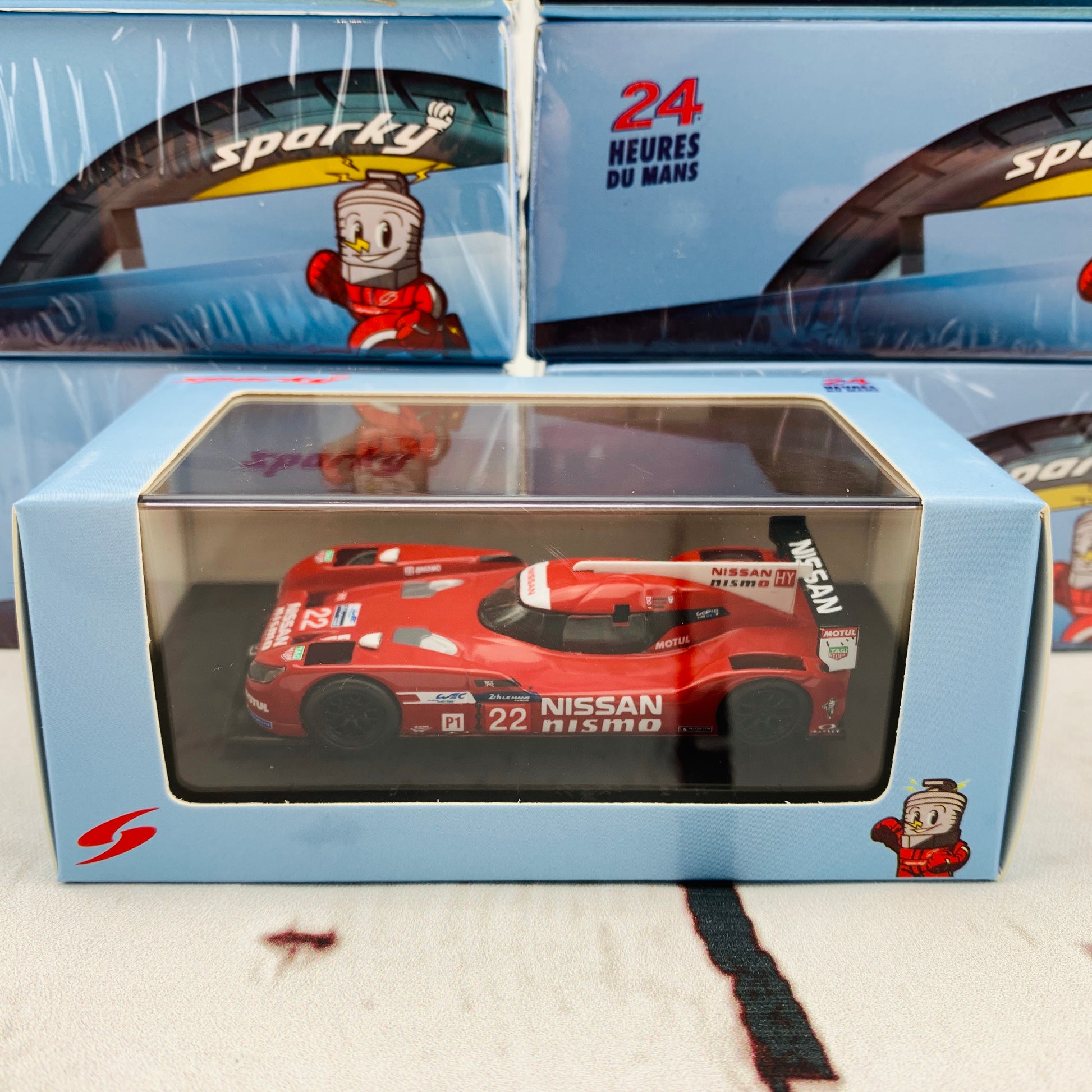 Sparky 1/64 NISSAN GT-R LM NISMO N.22 LMP1 LE MANS 2015 - H. TINCKNELL - M. KRUMM - A. BUNCOMBE Y098