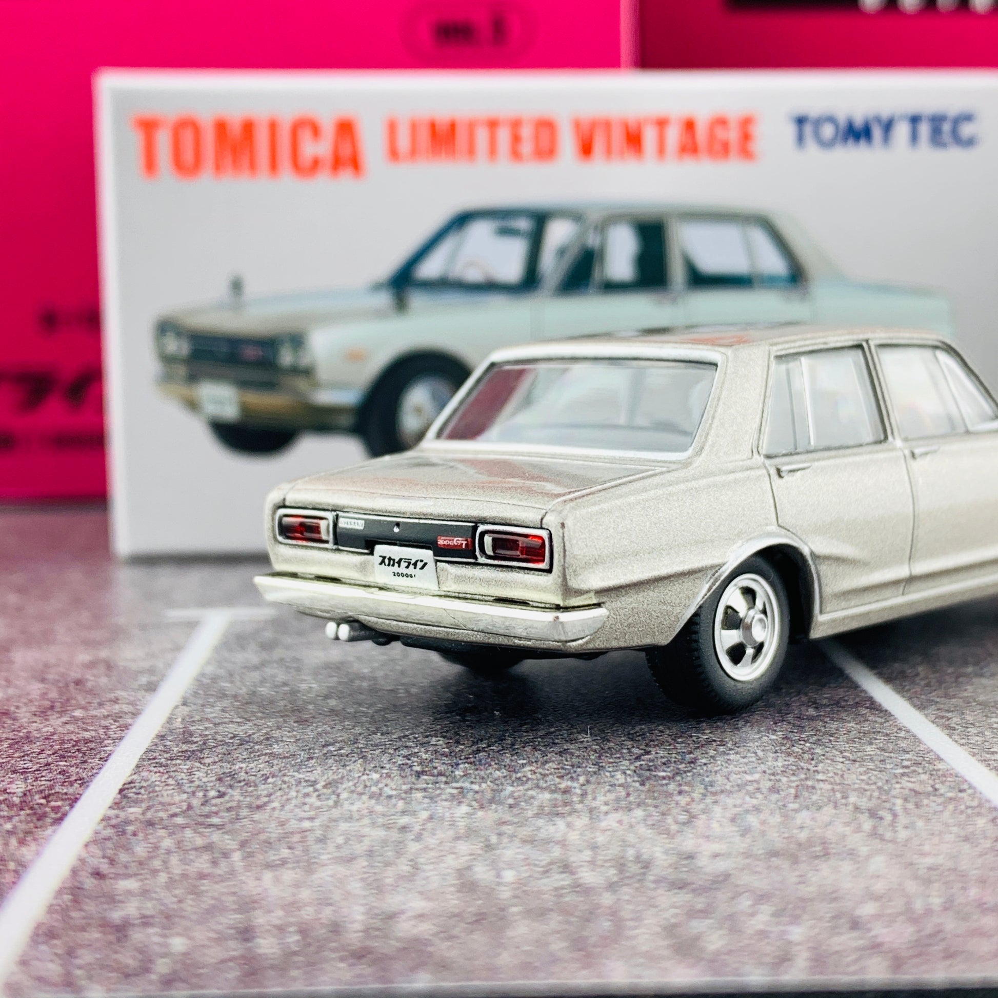 Tomica Limited Vintage 1/64 Ogikubo Damashii Vol. 5 Nissan Skyline 2000GT (1968)