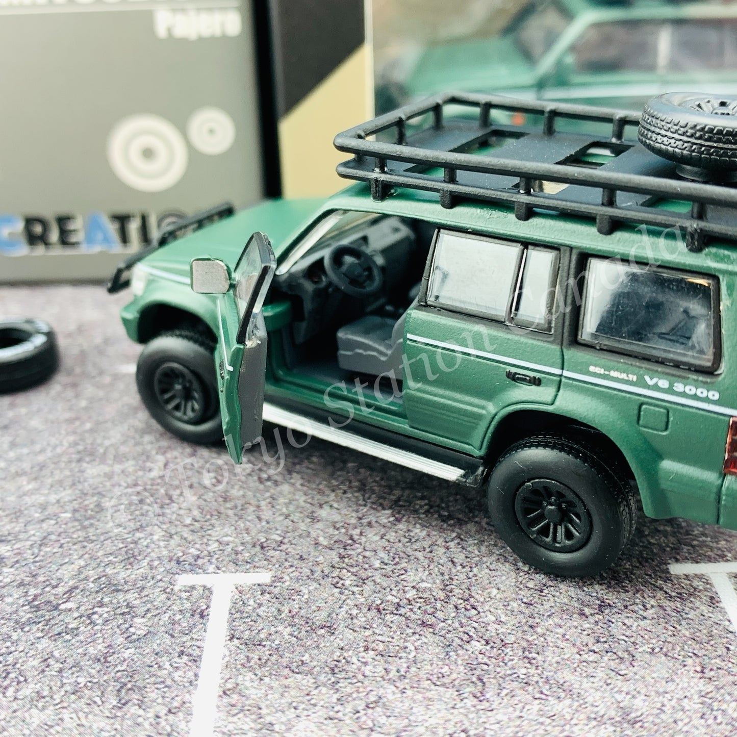 BM CREATIONS JUNIOR 1/64 Mitsubishi Pajero 2nd Generation JUNGLE PACK Matt Green LHD 64B0045