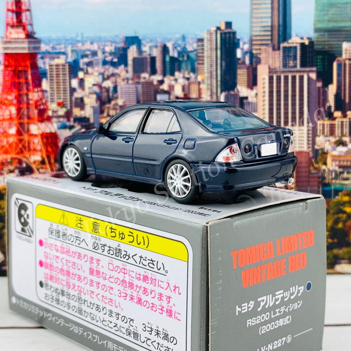 Tomytec Limited Vintage Neo 1/64 Toyota Altezza RS200 L Edition (Navy) LV-N227b