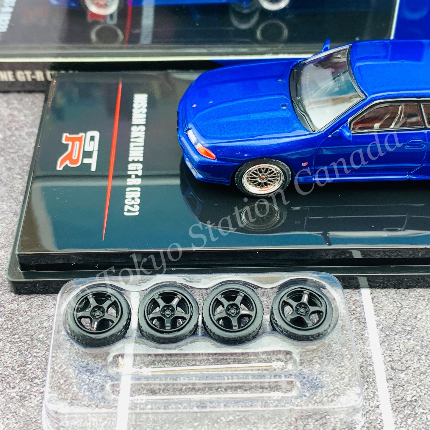 INNO64 1/64 NISSAN SKYLINE GT-R (R32) Blue  With Extra Wheels and Extra decals IN64-R32-BLU