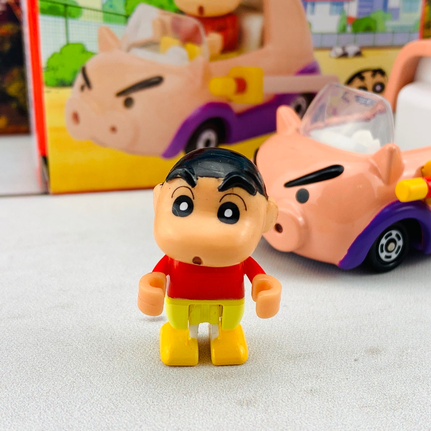 Dream TOMICA RIDE ON R06 Crayon Shinchan x Buriburizaemon Car