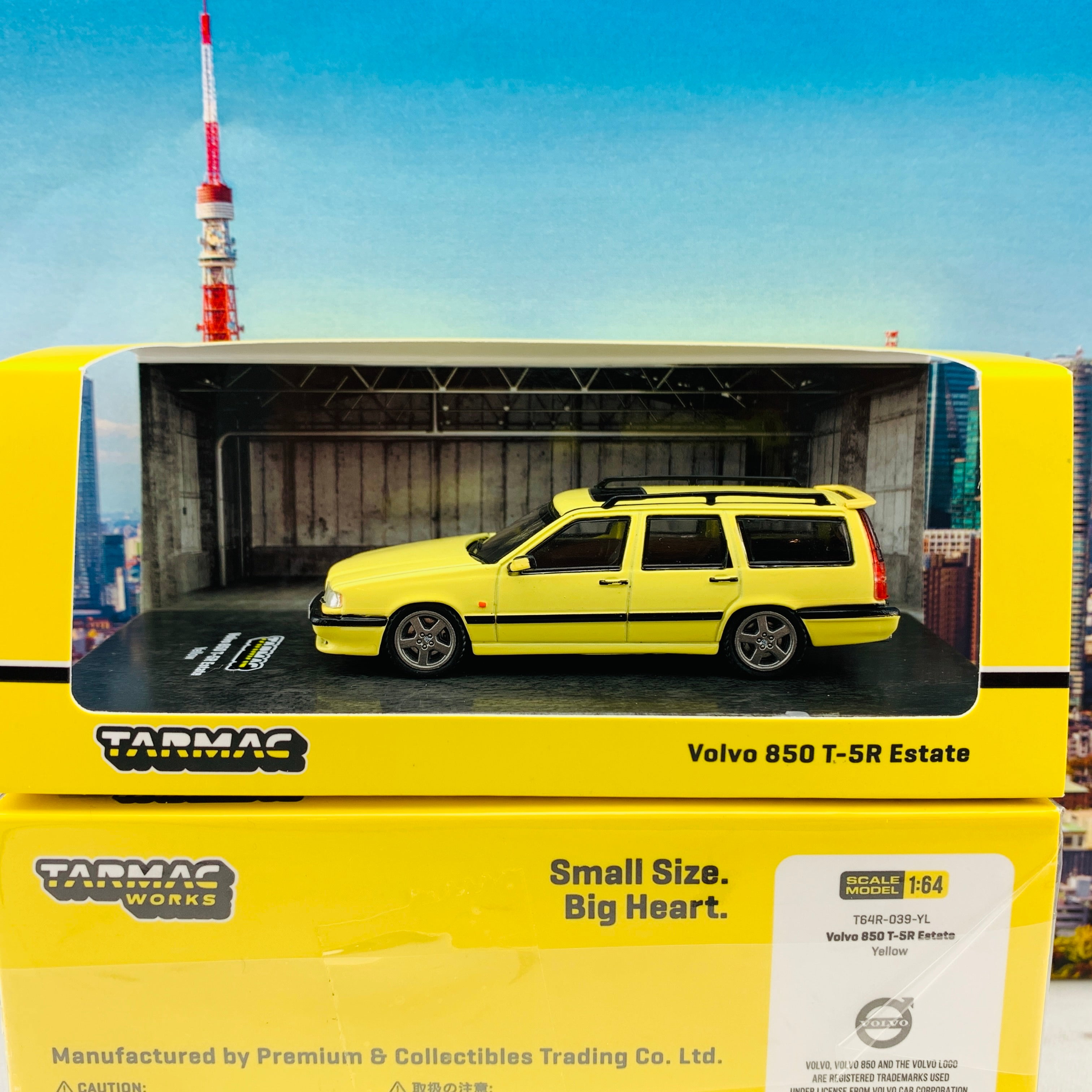 Tarmac Works 1/64 Road Collection Volvo 850 T-5R Estate Yellow