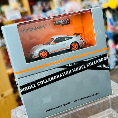 Tarmac Works x MINICHAMPS COLLAB64 1/64 Porsche 911 GT3 RS (997) Silver / Orange T64MC-001-SL (643066005)