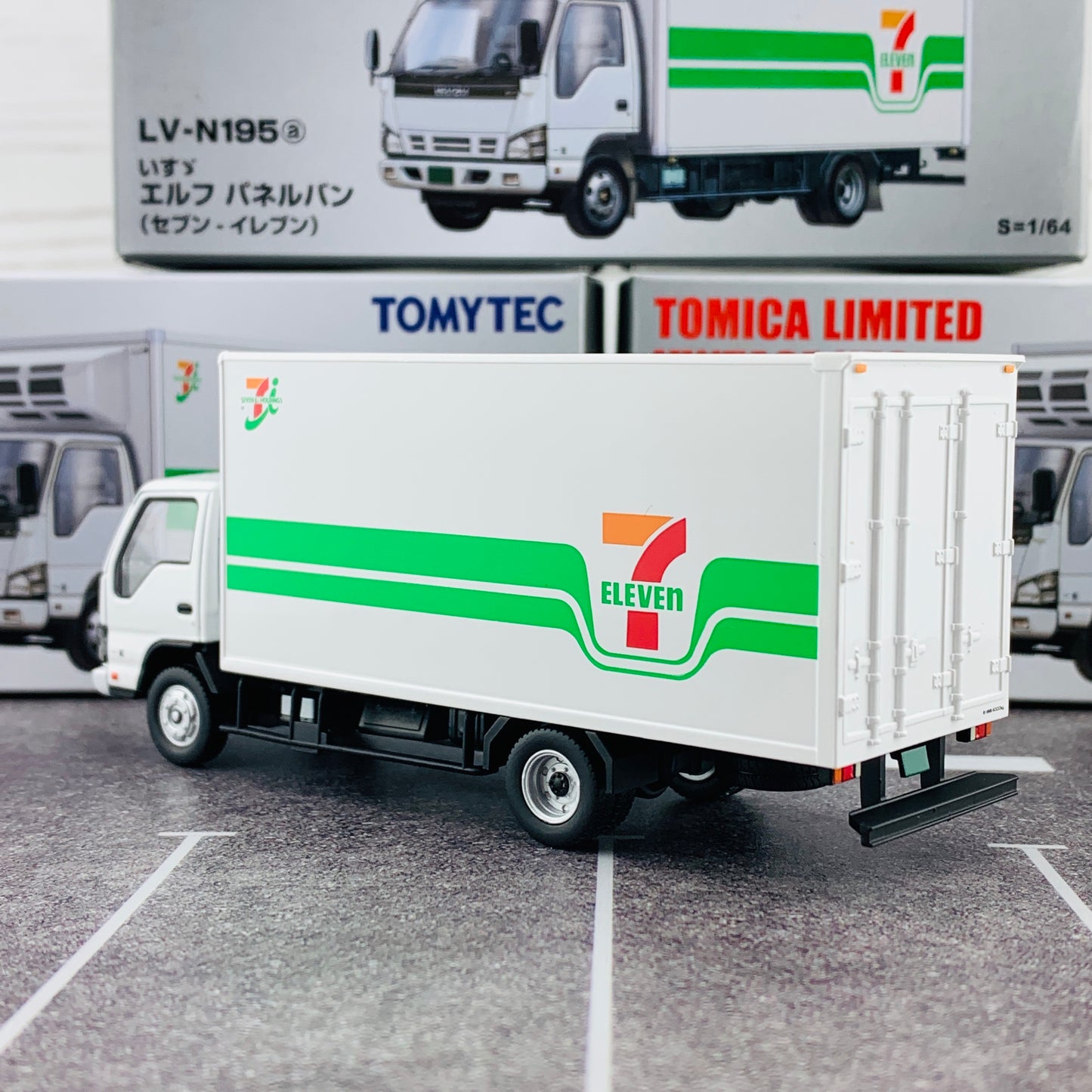 Tomica Limited Vintage Neo 1/64 Isuzu ELF Panel Van 7-Eleven LV-N195a