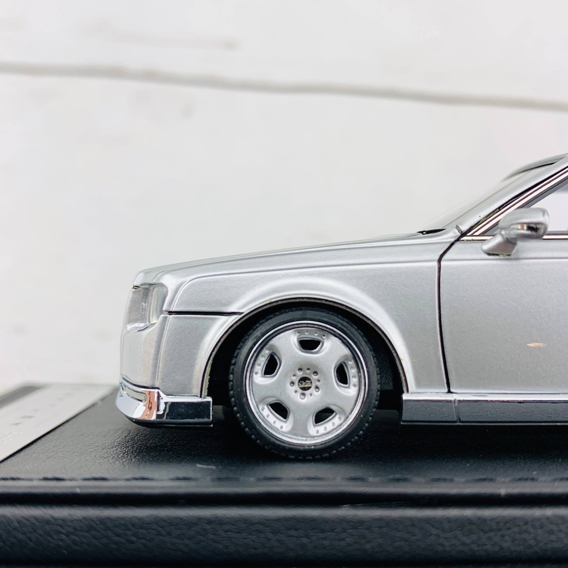 Ignition Model 1/43 Toyota Century UWG60 Silver IG1730