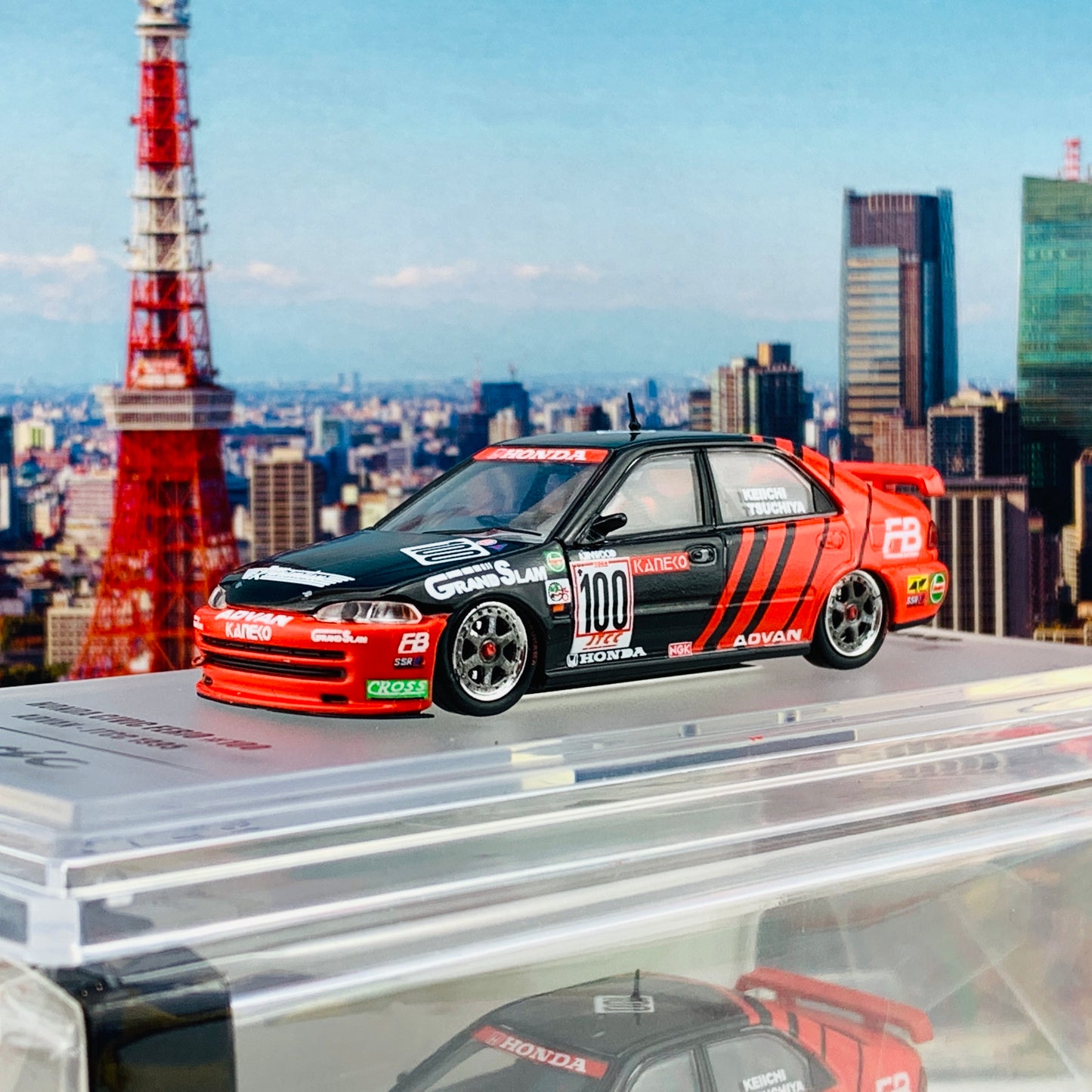 INNO64 1/64 HONDA CIVIC FERIO #100 “ADVAN” – JTCC 1995 IN64-EG9-AD95