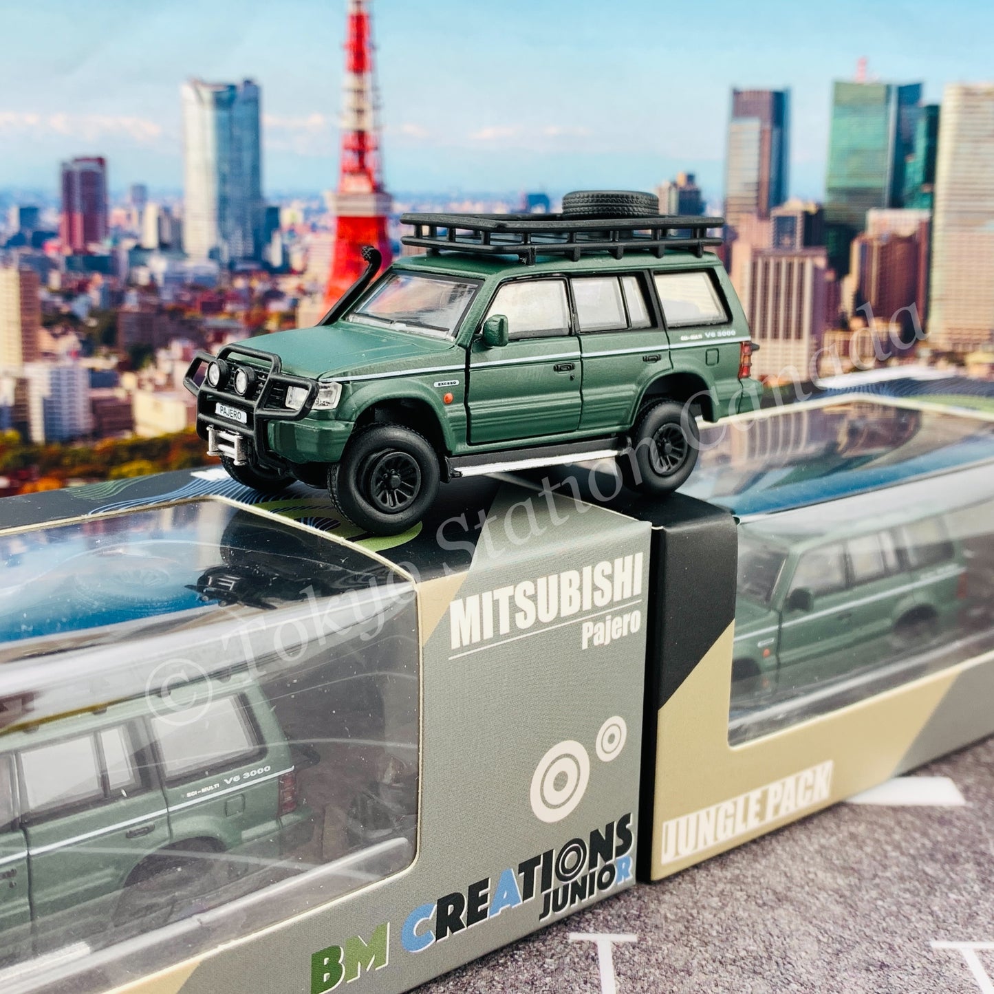 BM CREATIONS JUNIOR 1/64 Mitsubishi Pajero 2nd Generation JUNGLE PACK Matt Green LHD 64B0045