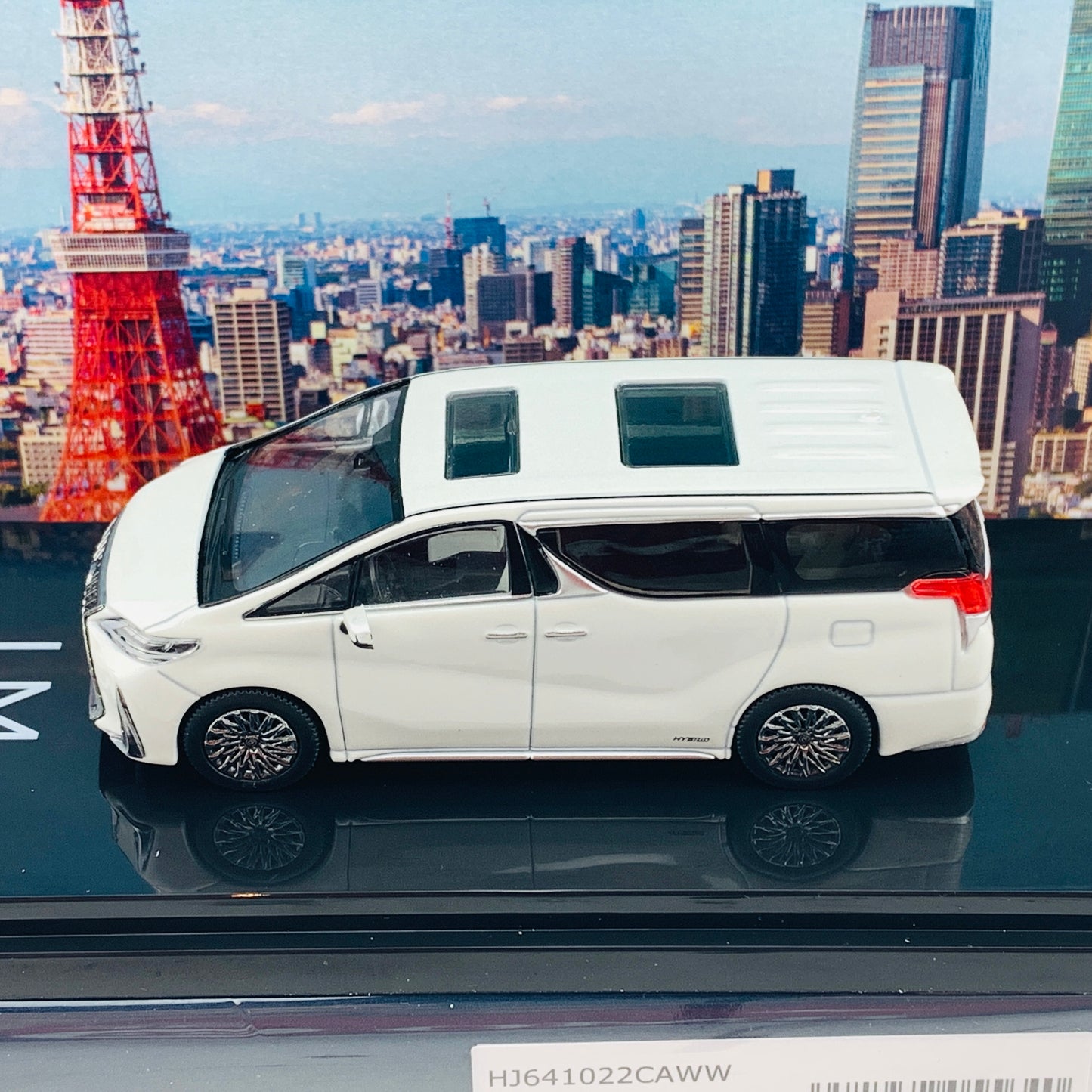 HOBBY JAPAN 1/64 LEXUS LM 300h HYBRID 4 SEATER WHITE with WHITE INTERIOR (LHD) HJ641022CAWW