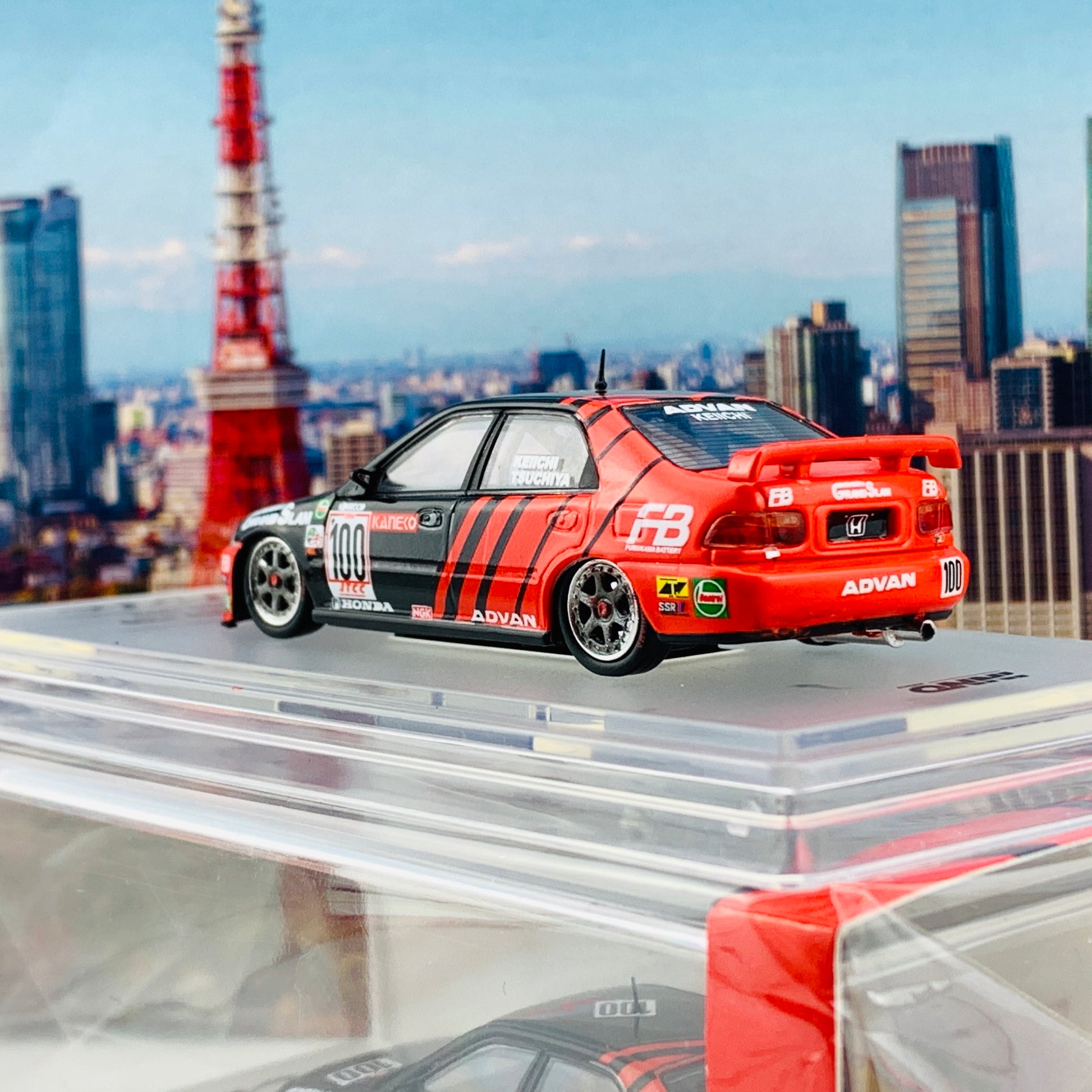 INNO64 1/64 HONDA CIVIC FERIO #100 “ADVAN” – JTCC 1995 IN64-EG9-AD95
