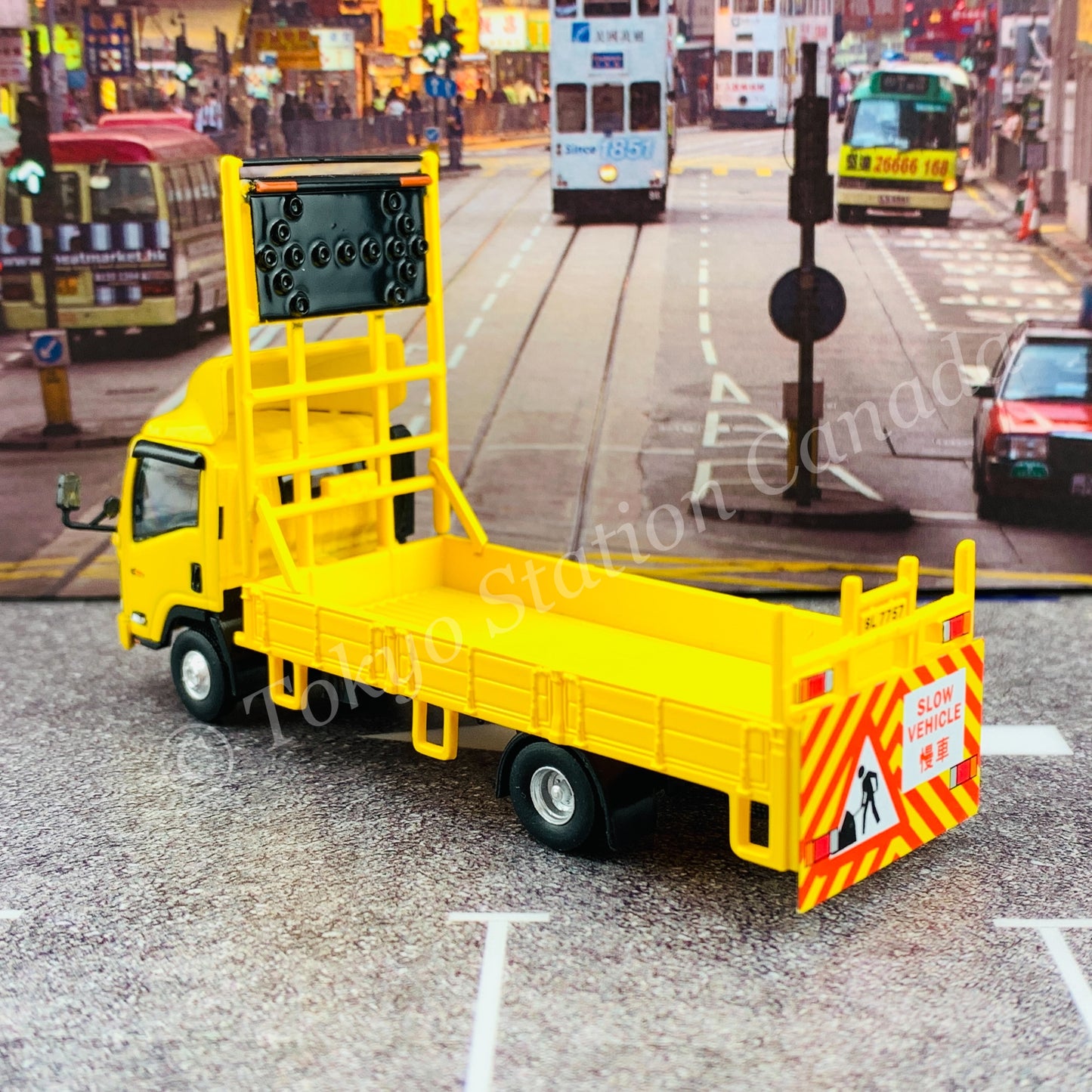 Model 1 1/76 ISUZU N-SERIES Road Work Vehicle 修路箭嘴工程車 T33606