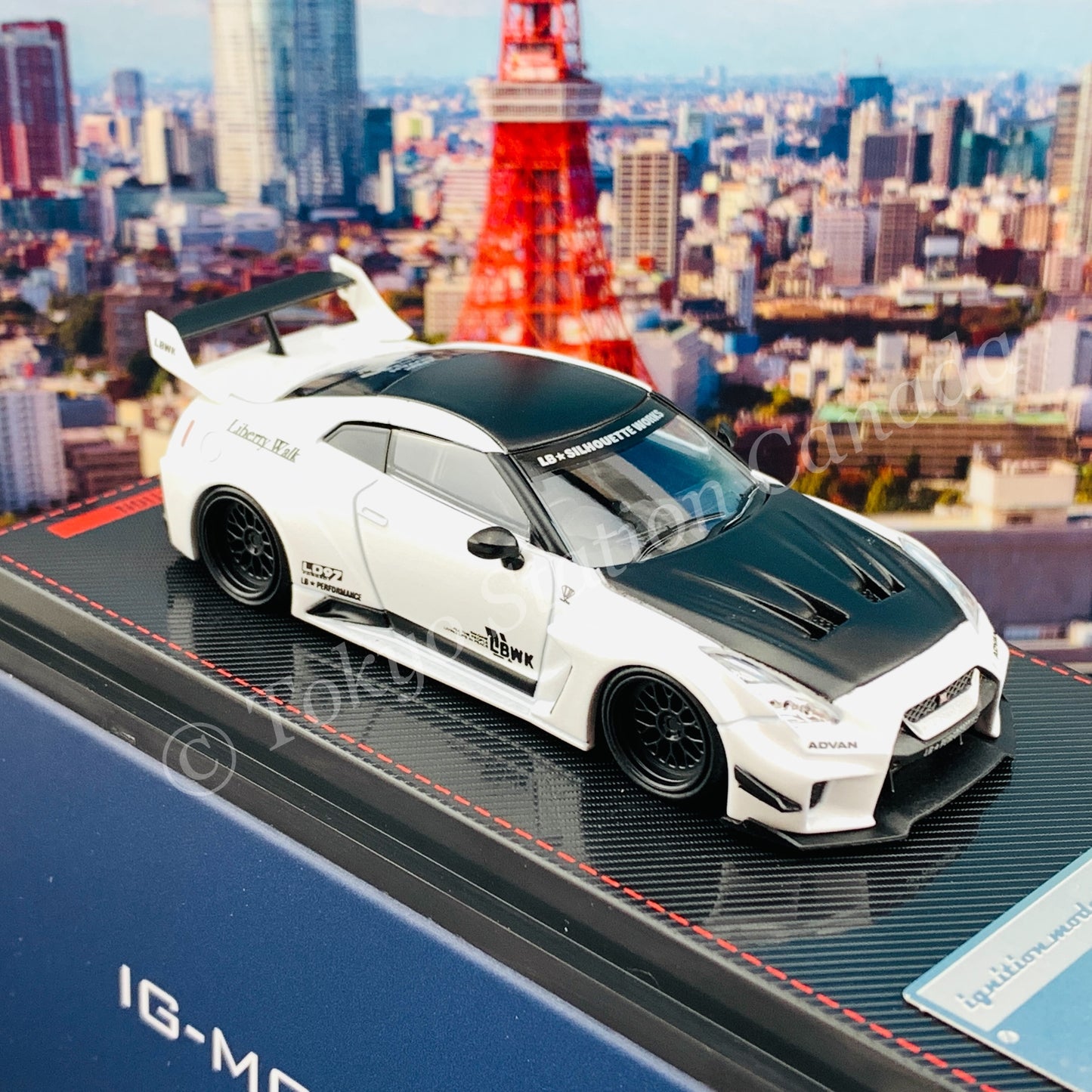 Ignition Model 1/64 LB-Silhouette WORKS GT Nissan 35GT-RR Pearl White With Mr. Kato metal figurine IG2388