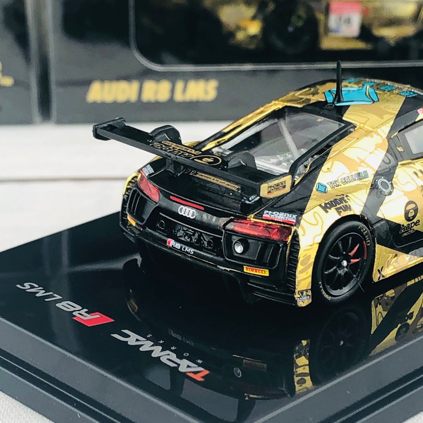 Tarmac Works 1/64 Audi R8 LMS China GT Championship 2017 AAPE / Tak Chun Group - M. Lee / A Au T64-007-CGT17A