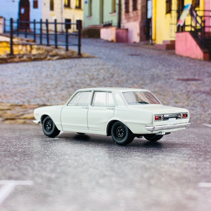 Tomica Limited Vintage 1/64 Nissan Skyline 2000GT-R White LV-176b