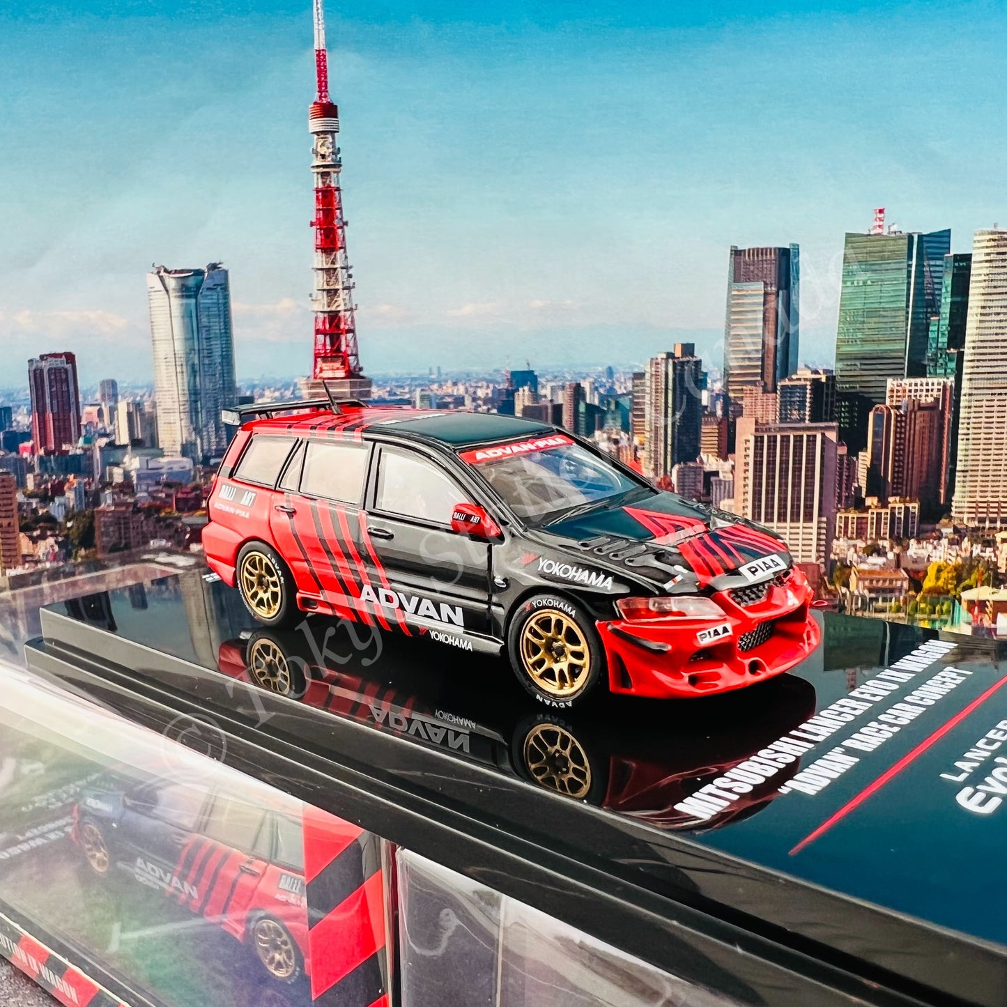 INNO64 1/64 MITSUBISHI LANCER EVOLUTION IX Wagon "ADVAN" Livery With Race Car Interior IN64-EVO9W-ADRA